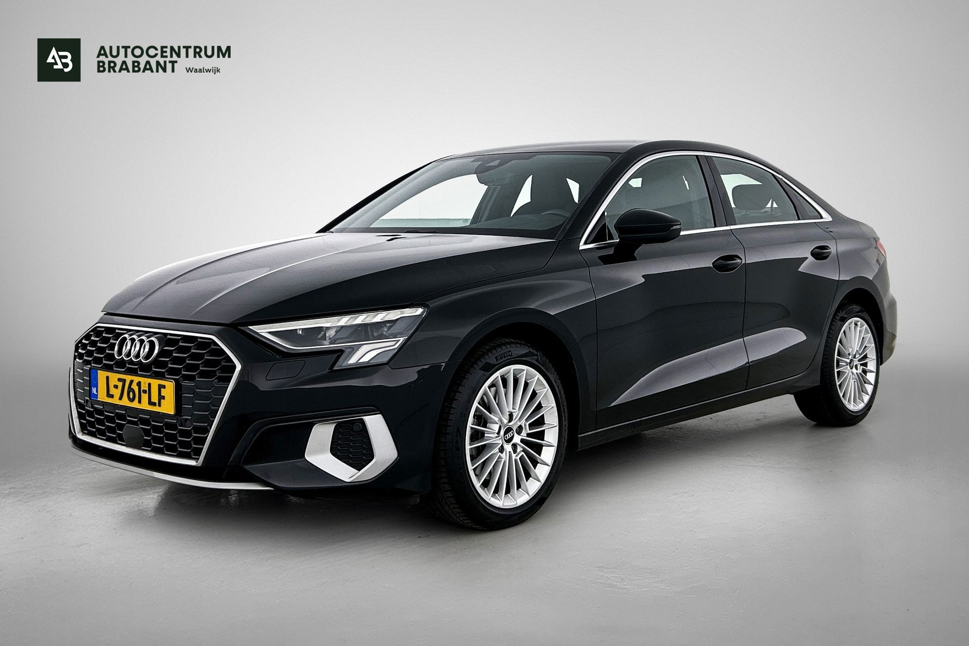 Audi A3 Limousine 30 TFSI Business edition (NAVIGATIE, CAMERA, TRAKHAAK AFNEEMBAAR, 1e EIGENAAR, GOED ONDERHOUDEN) 2021 - voorkant