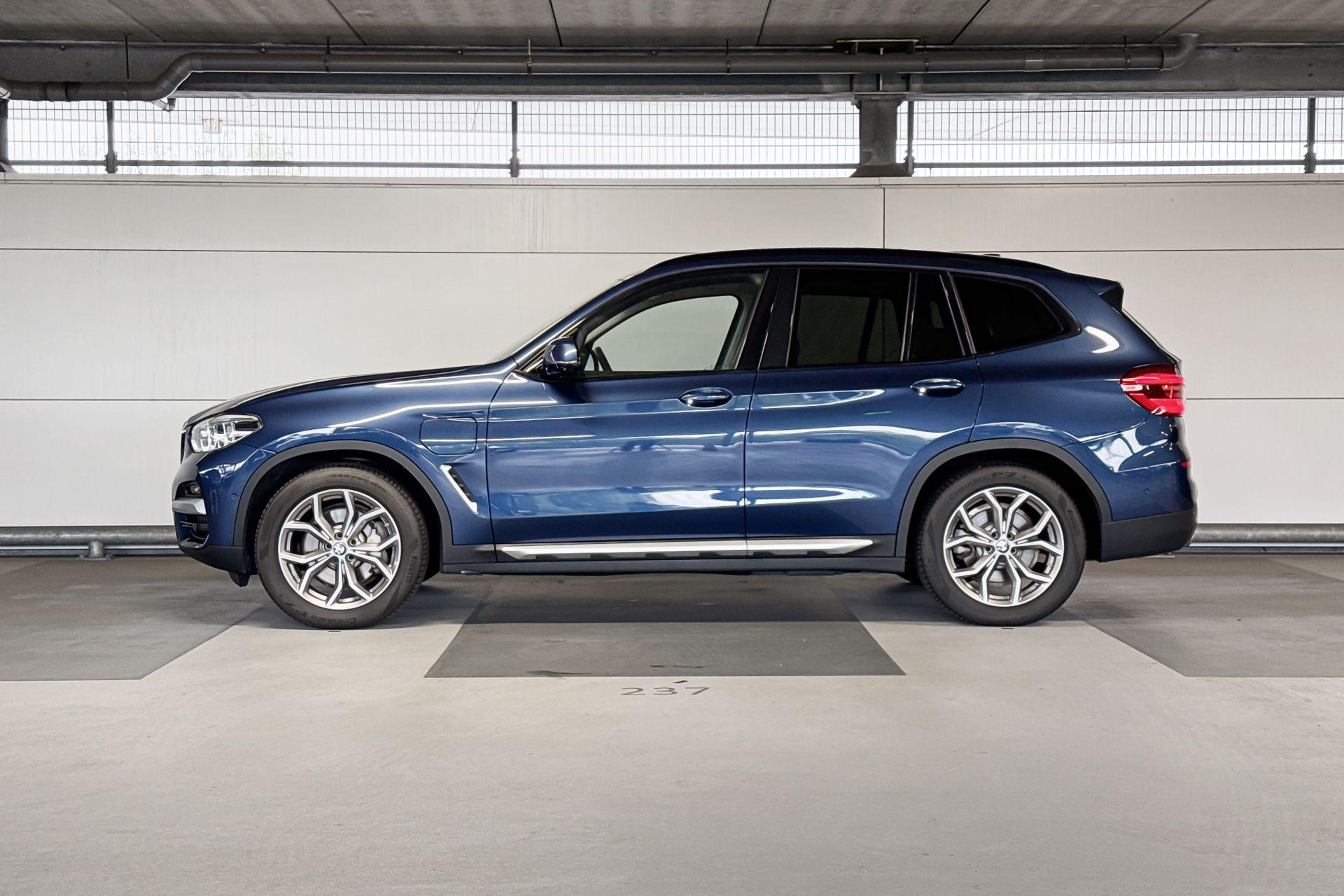 Foto van BMW X3 Xdrive30e
