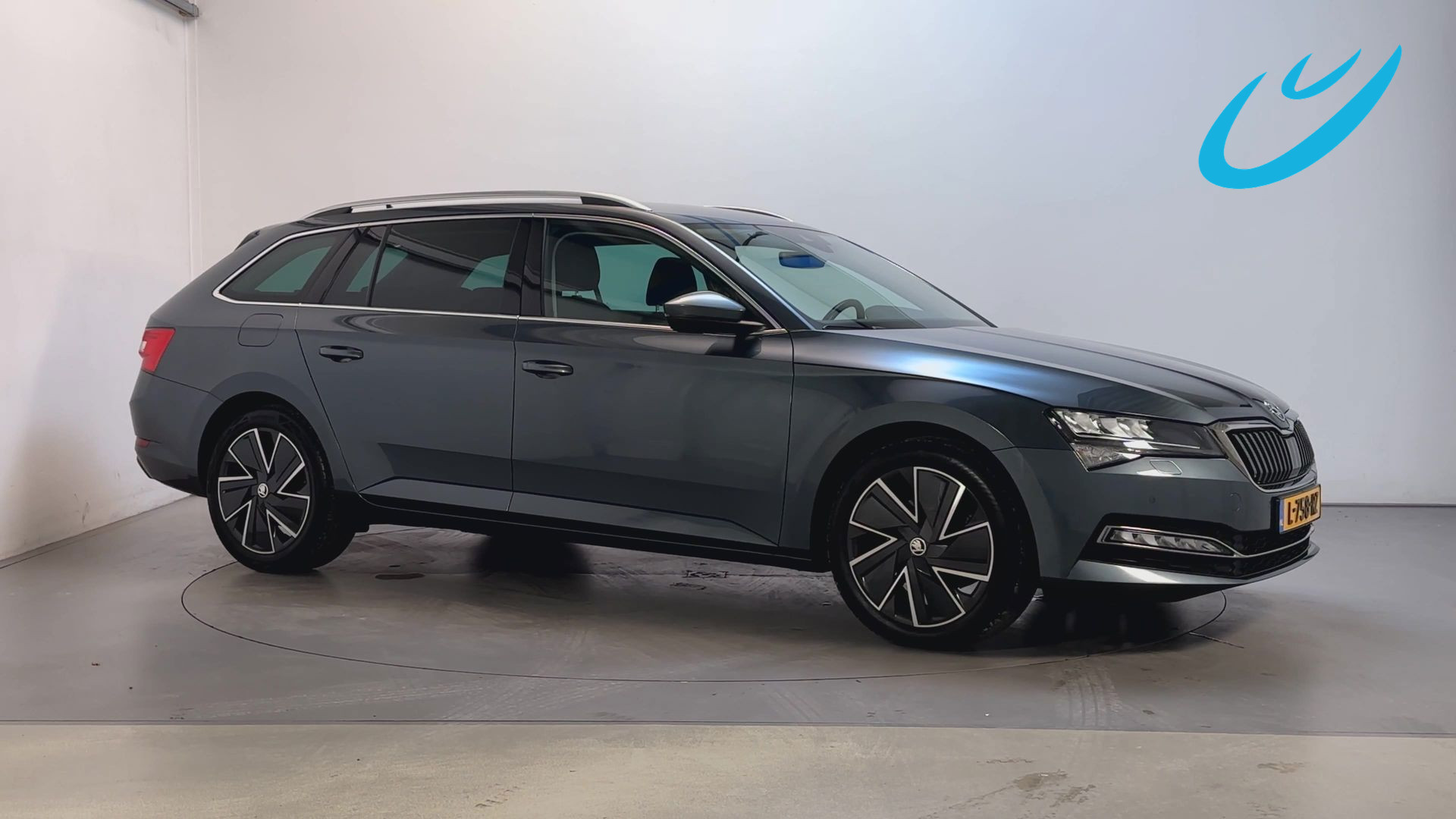 Skoda Superb 1.5 TSI 150pk DSG ACT Business Edition Plus Stoelverwarming Camera Adaptive Cruise Sfeerverlichting 2021 - voorkant
