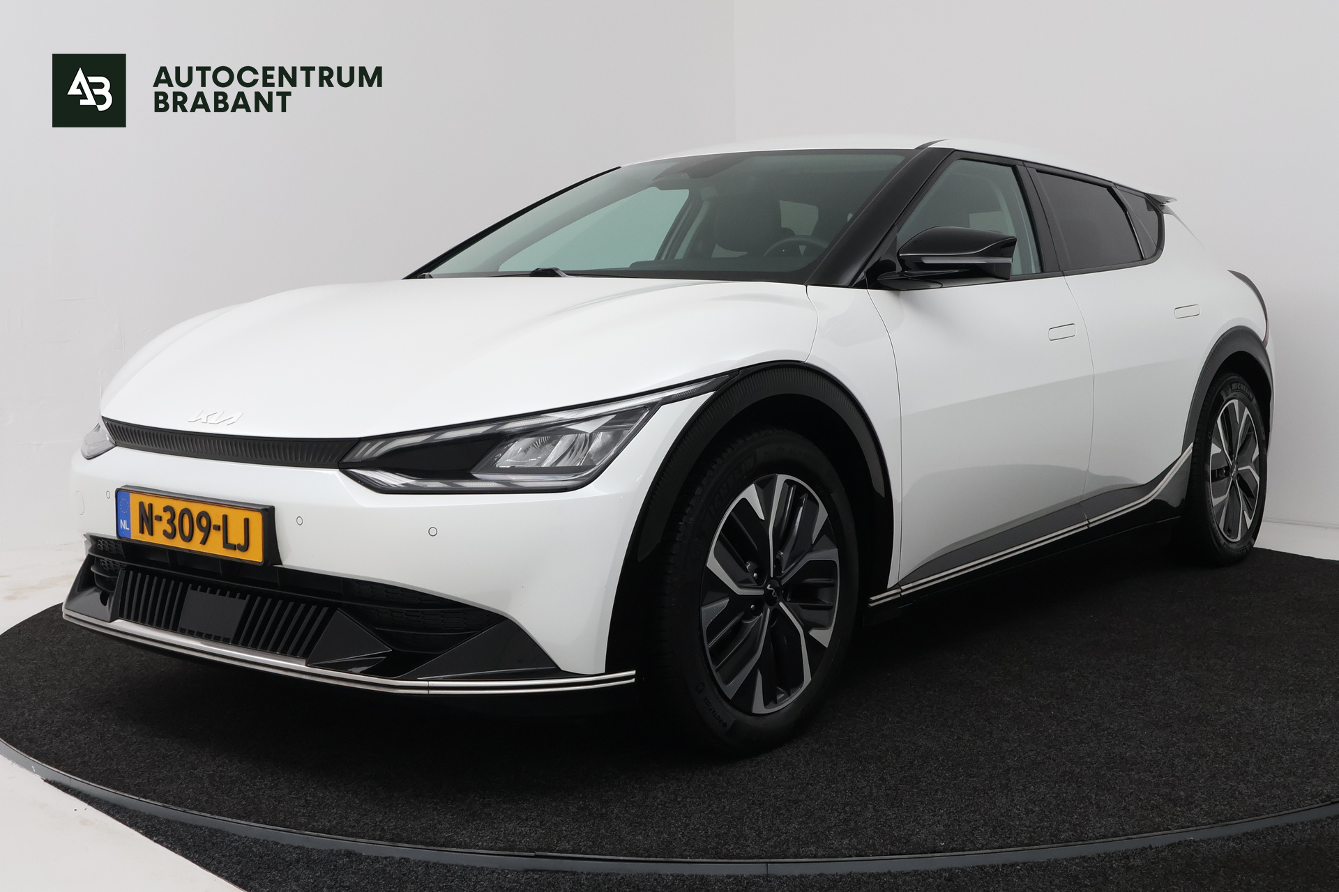 Kia Ev6 Plus 77.4 kWh (ACHTERUITRIJCAMERA, STOEL/STUUR VERWARMING/VERKOELING, ELEKTR STOELEN, NAVIGATIE) 2021 - voorkant