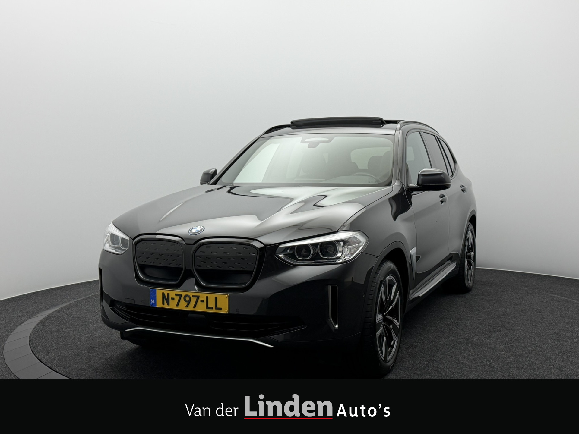 BMW Ix3 Executive 80 kWh SOH 93,3% | Panoramadak | Trekhaak | Camera | Live Cockpit Professional | Leer 2021 - voorkant