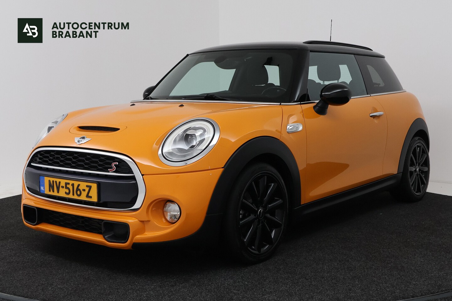Mini Cooper S 2.0 Cooper S Chili Serious Business (GROOT-NAVIGATIE, HEAD-UP, STOELVERWARMING, DEALER ONDERHOUDEN, 1e EIGENAAR) 2016 - voorkant