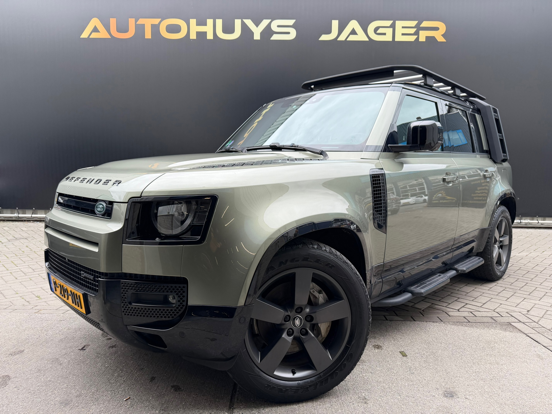 Land Rover Defender 2.0 P400e 110 X-Dynamic HSE - Pano Luchtvering Ventilatie 360 Cam Meridian ACC 2022 - voorkant