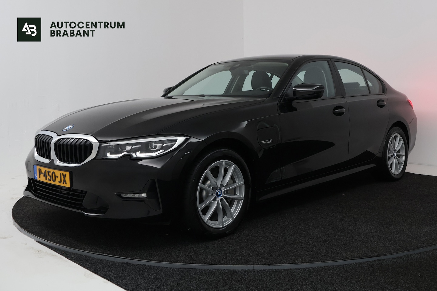 BMW 330e 330e Business Edition Plus (TREKHAAK, STOELVERWARMING, NAVIGATIE, PARKEERSENSOREN) 2022 - voorkant