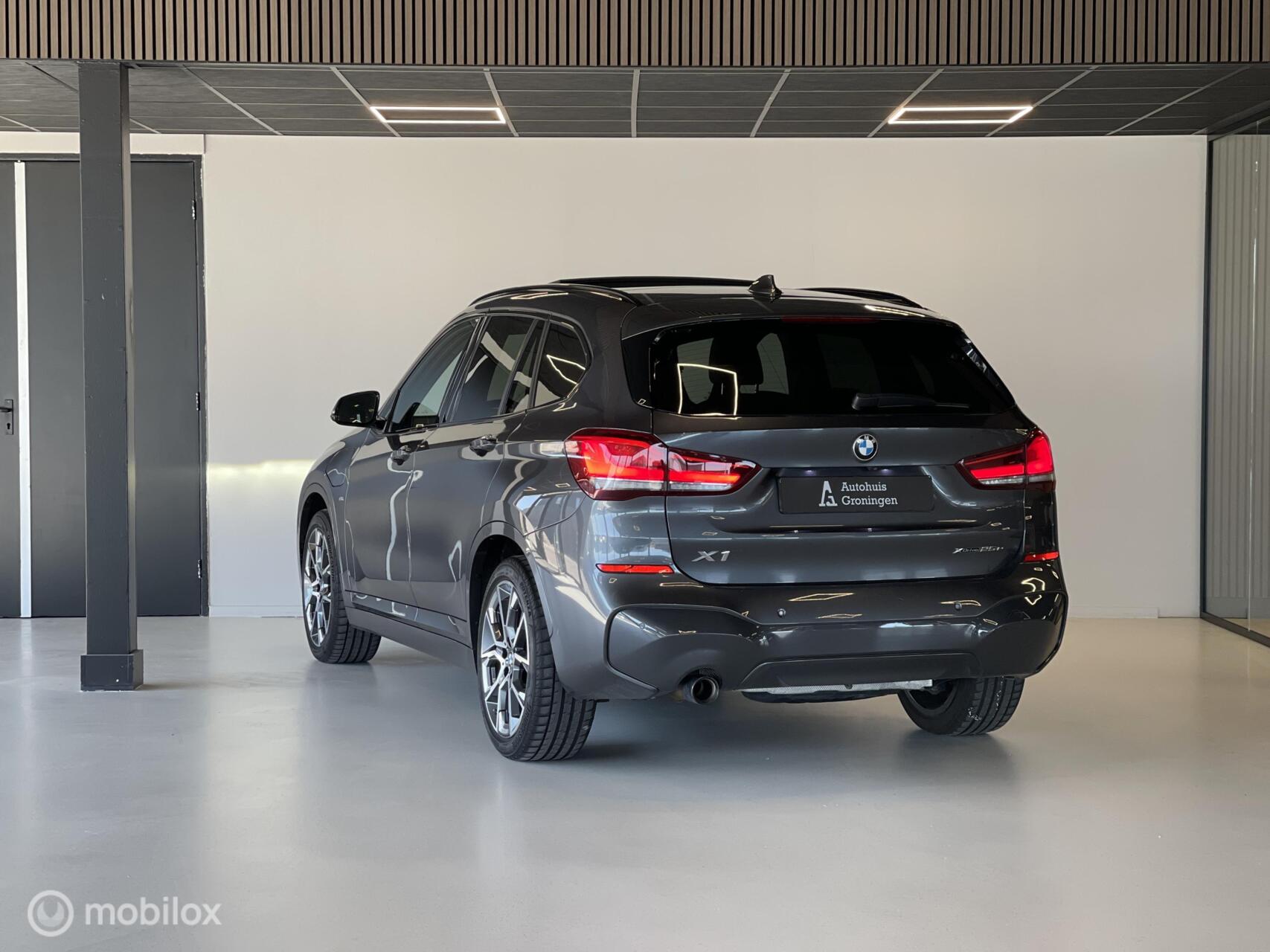 Foto van BMW X1 Xdrive25e
