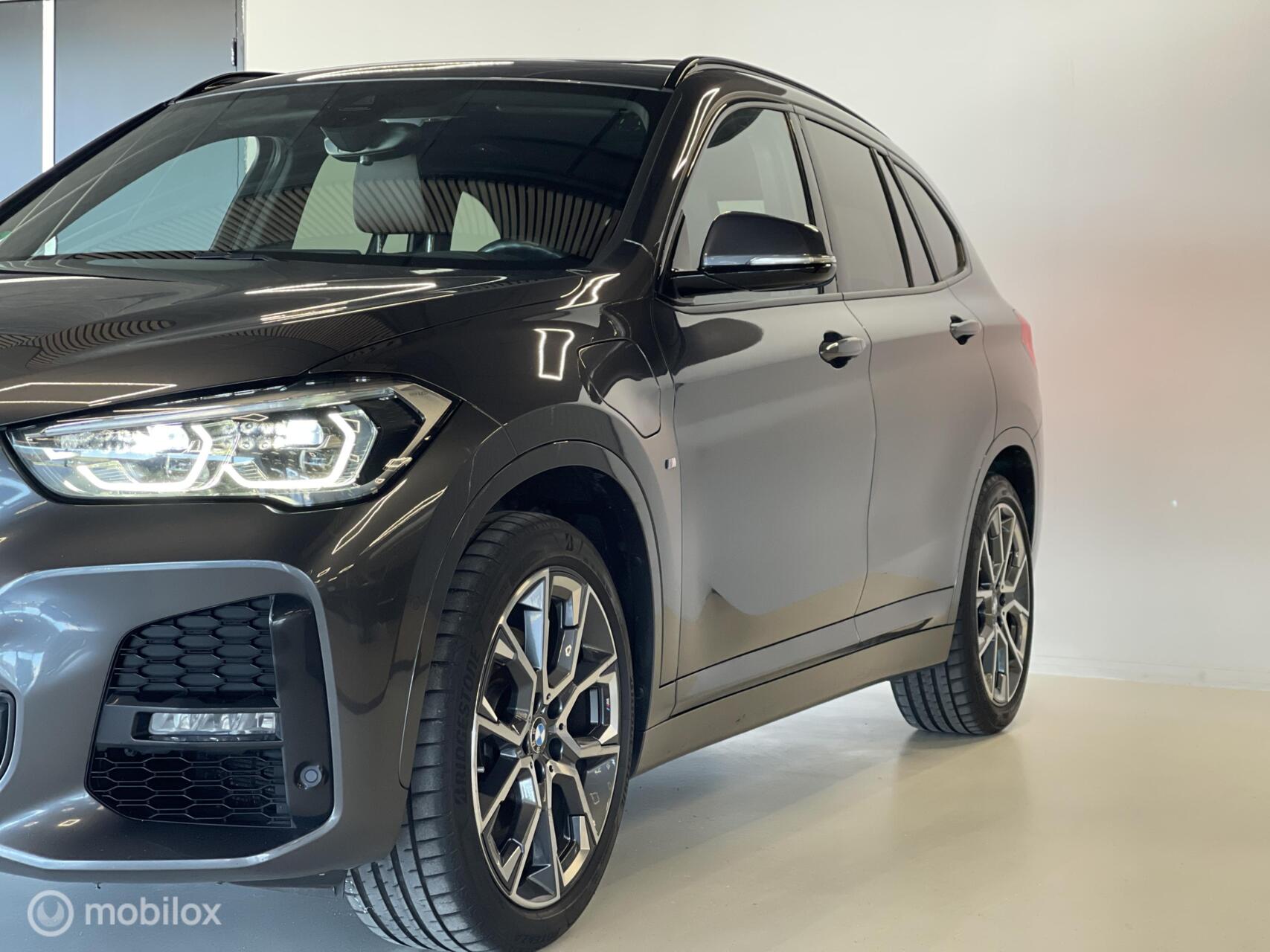 Foto van BMW X1 Xdrive25e