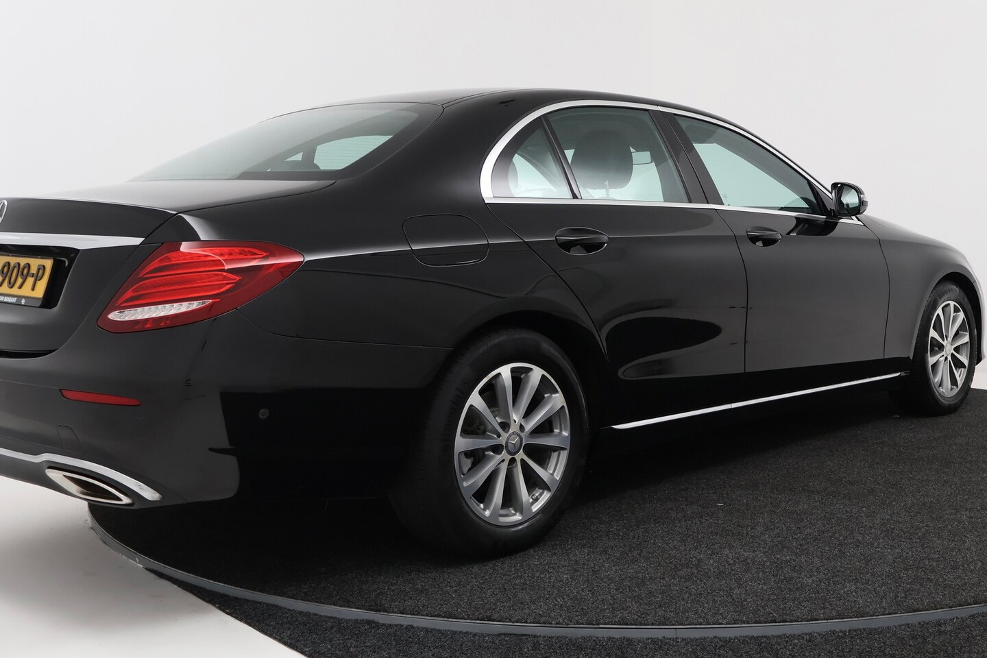Foto van Mercedes-Benz E 200