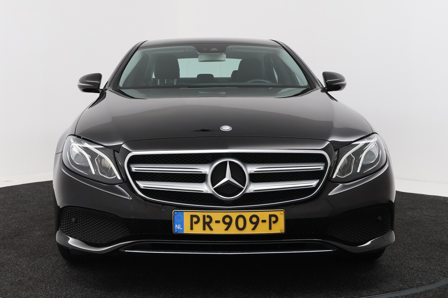 Foto van Mercedes-Benz E 200