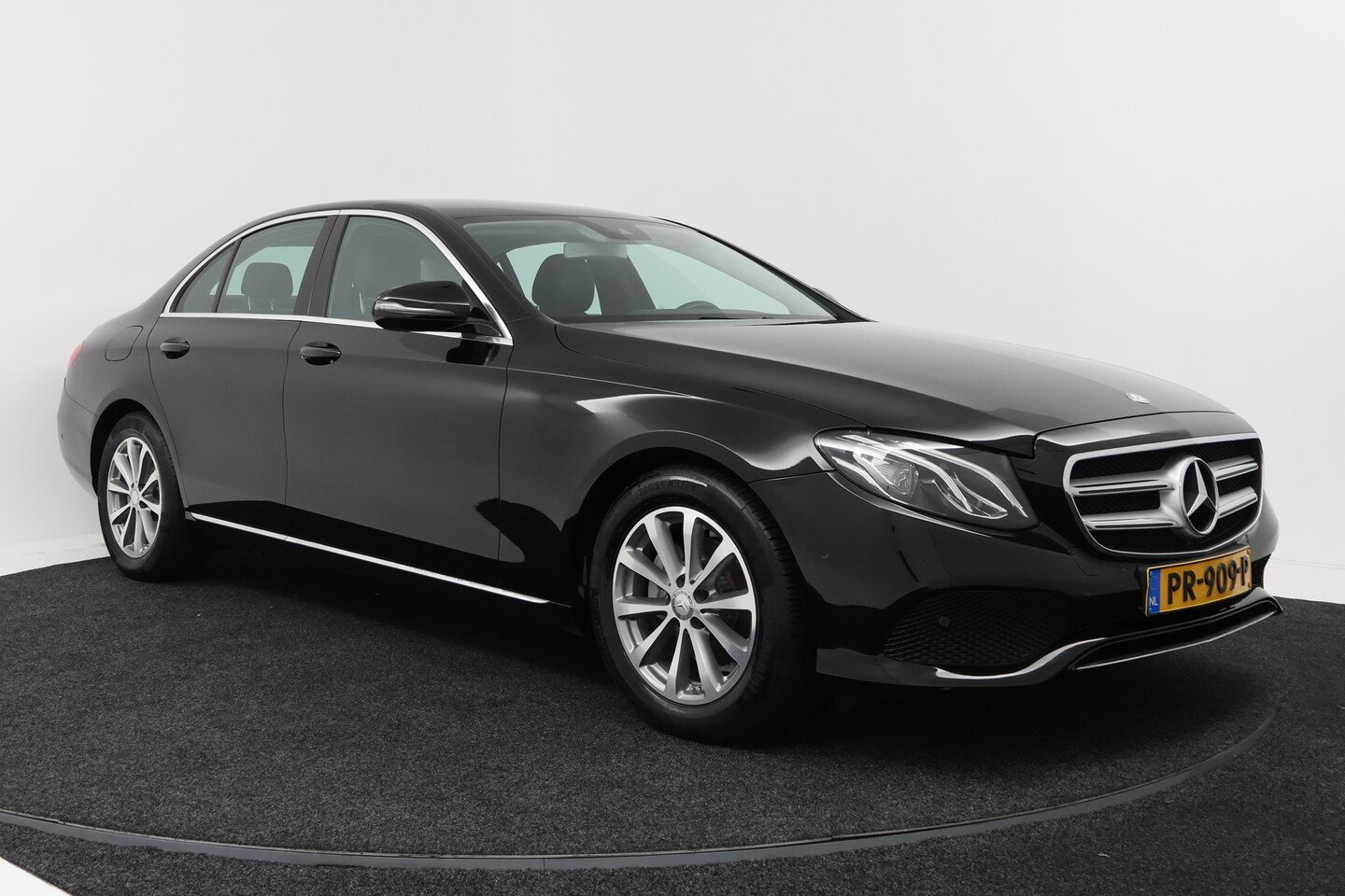 Foto van Mercedes-Benz E 200