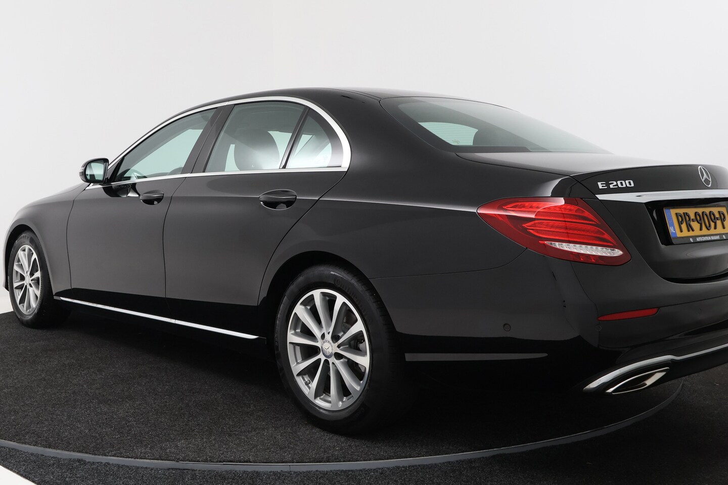 Foto van Mercedes-Benz E 200