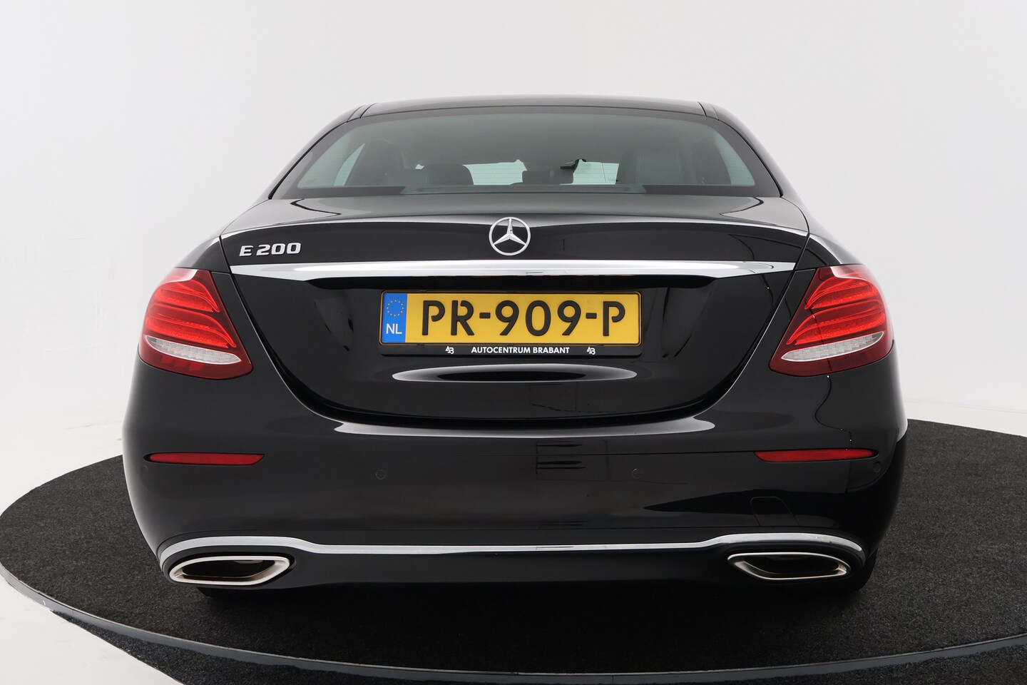 Foto van Mercedes-Benz E 200