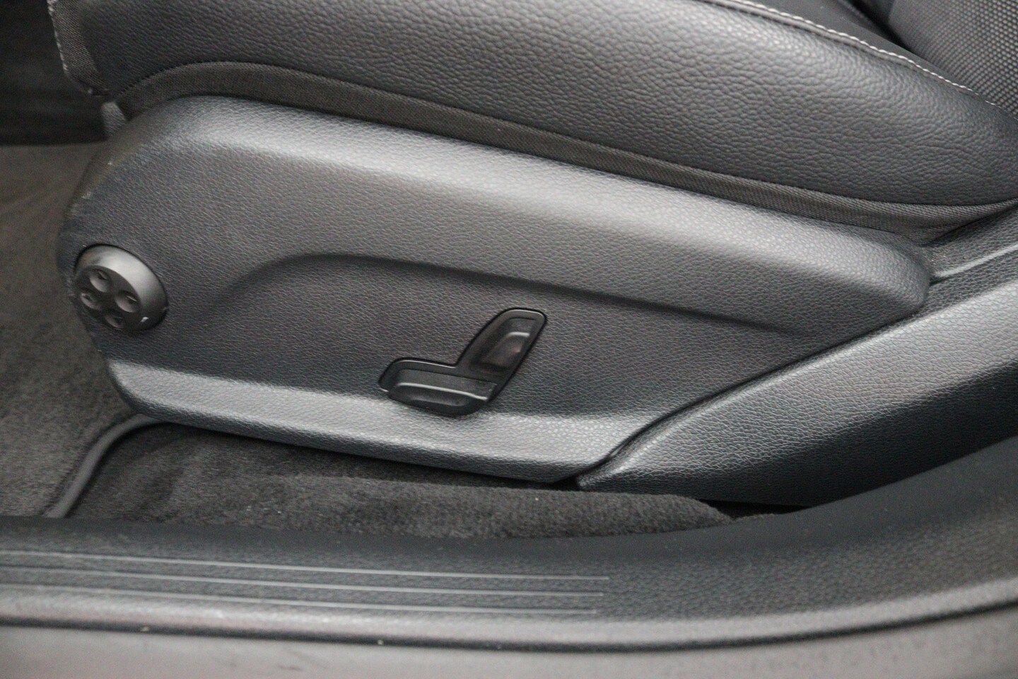 Foto van Mercedes-Benz E 200