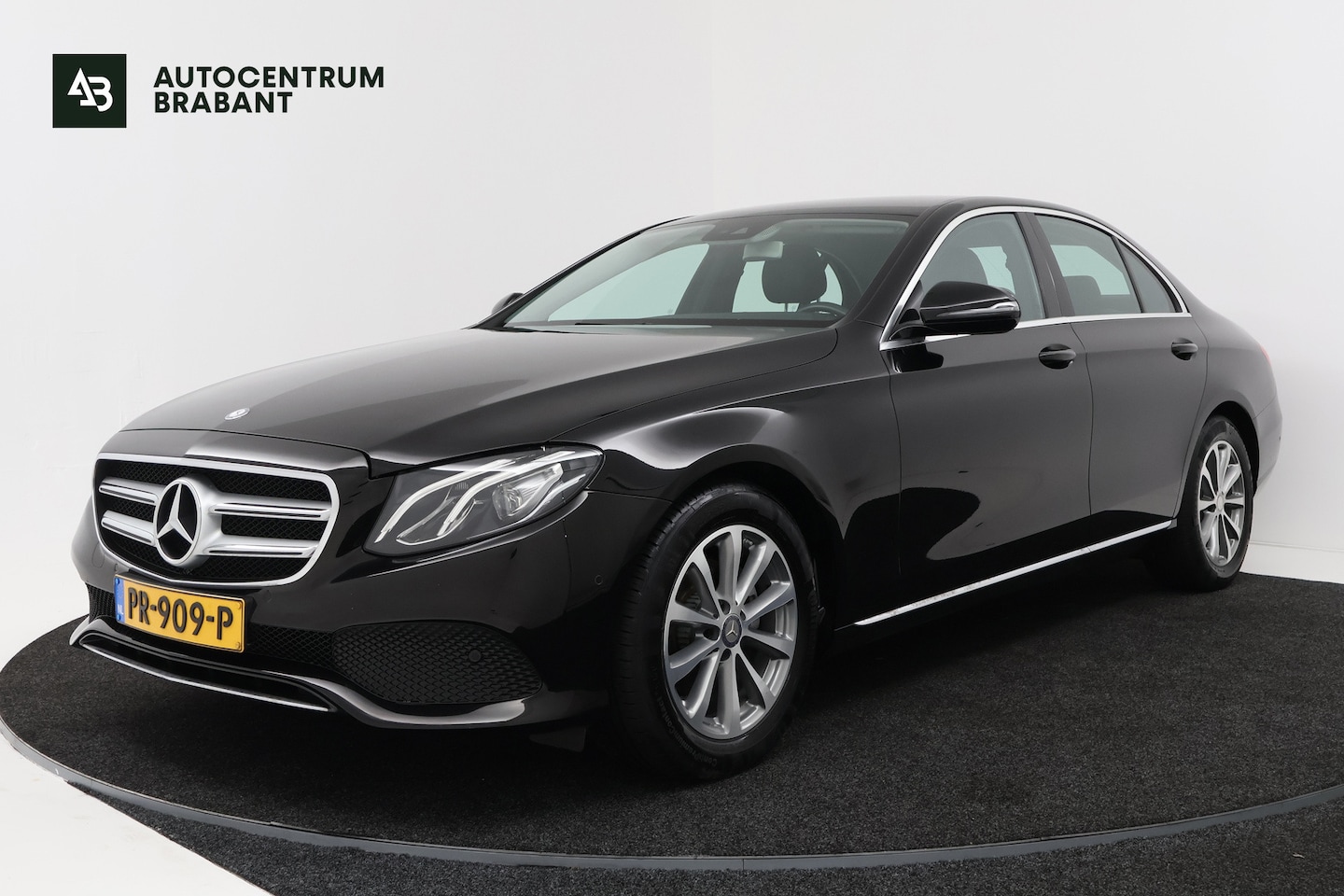 Mercedes-Benz E 200 200 Business Solution (SFEERVERLICHTING, CAMEAR, STOELVERWARMING, LED, DEALER ONDERHOUDEN 2017 - voorkant