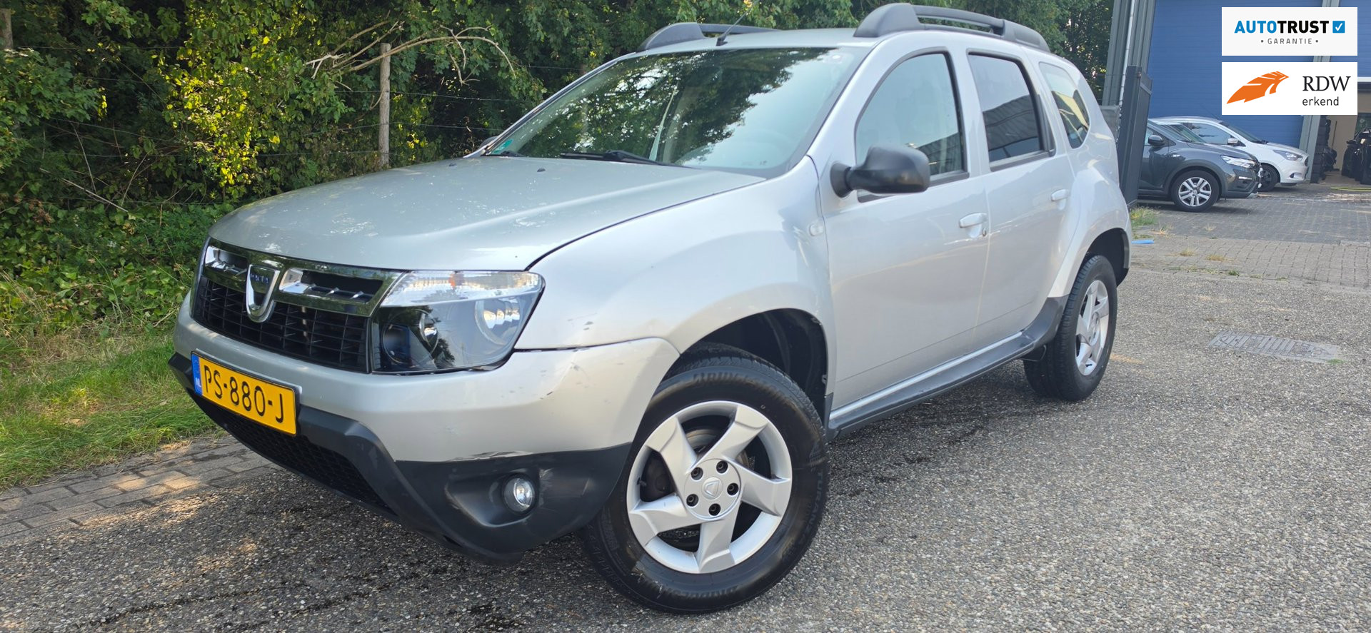Dacia Duster 1.6 Lauréate 2wd 105PK Airco Trekhaak Elec pakket 2013 - voorkant