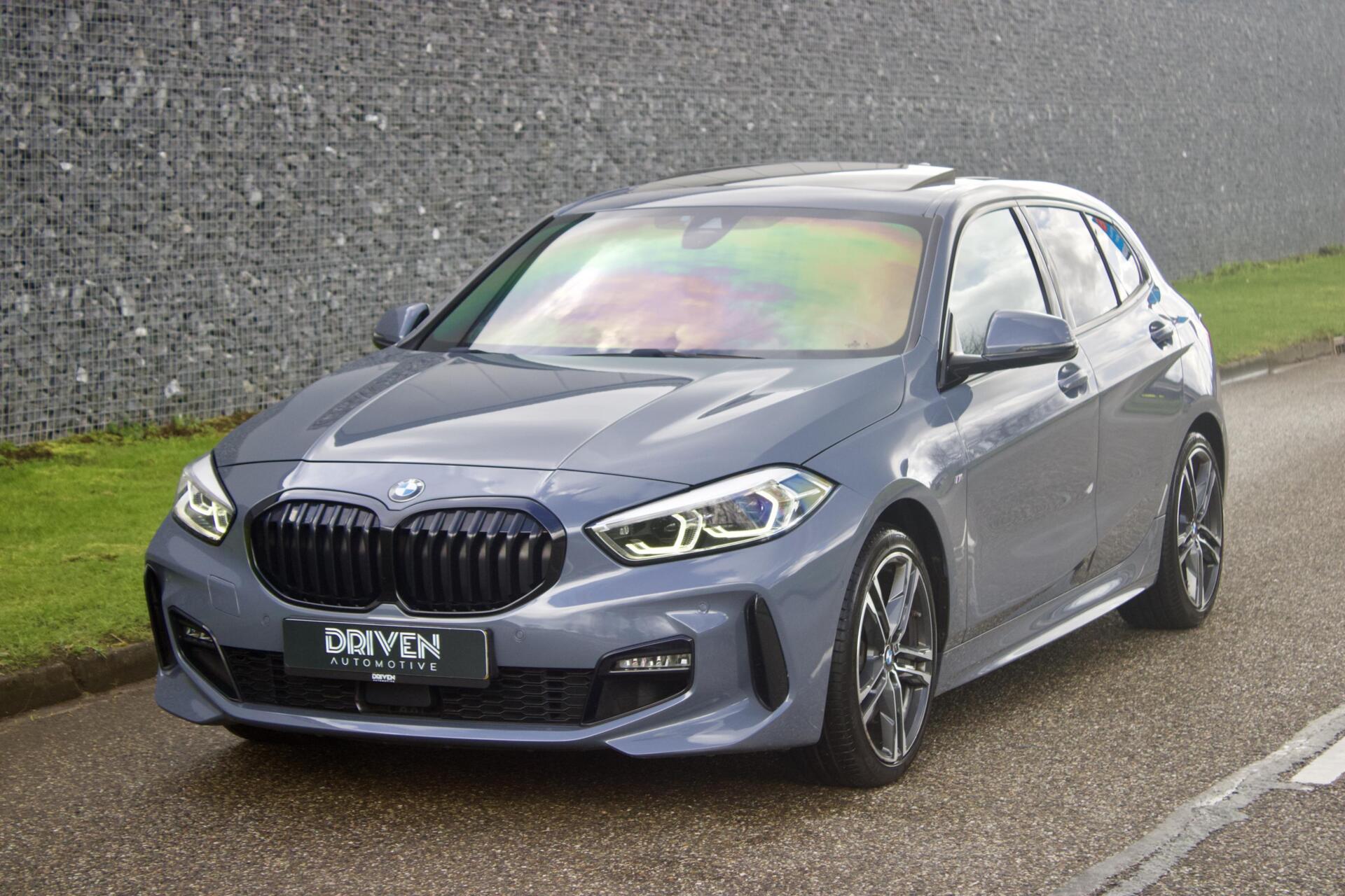 BMW 120i 120i | M Sport - Pano - Camera - NL Auto - BTW 2022 - voorkant