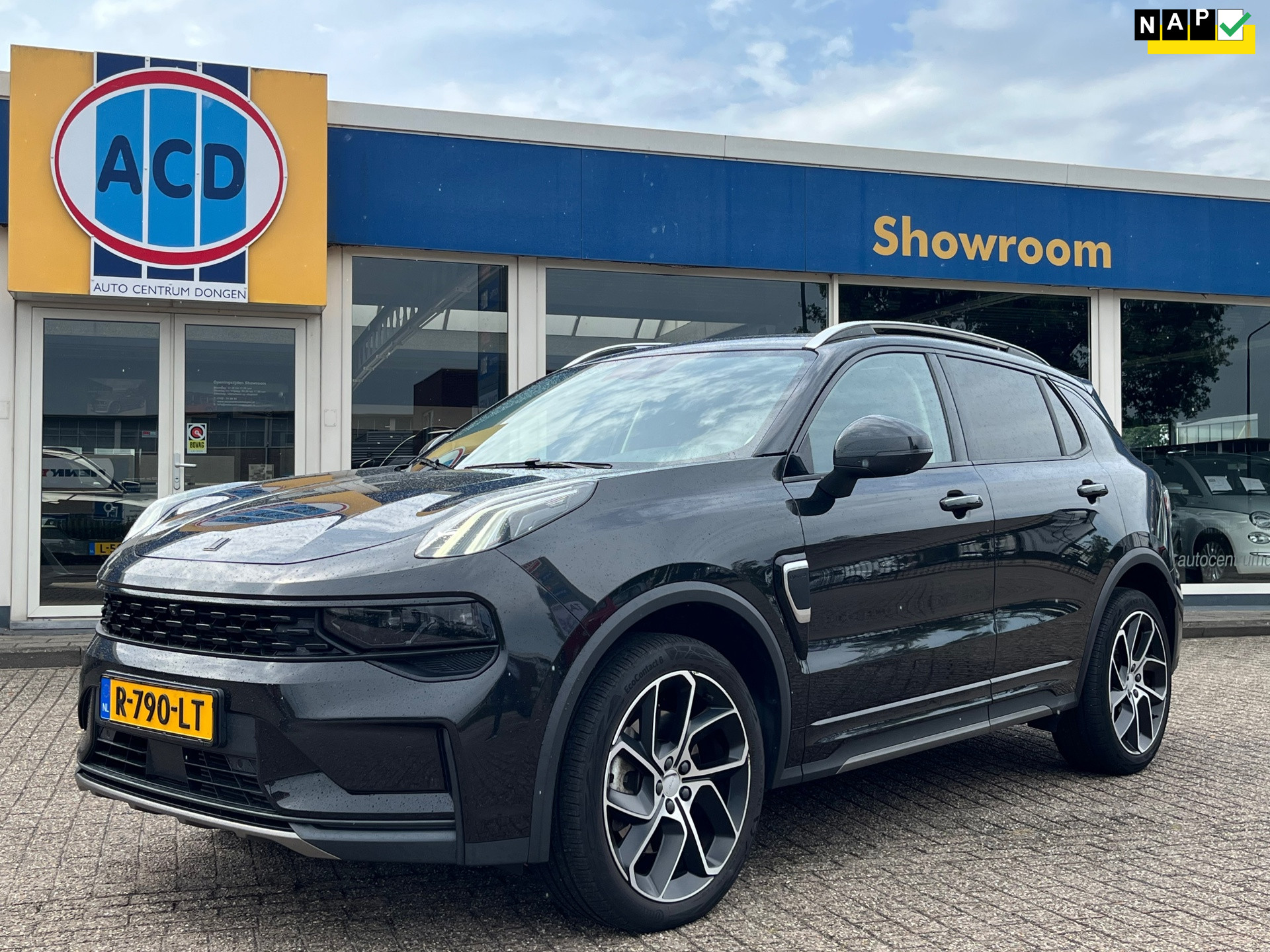 Lynk&co LYNK & Co 01 1.5 261pk PHEV 7DCTH | Orig.NL | PanoramaDak | 360 graden Camera | Carplay | 2022 - voorkant