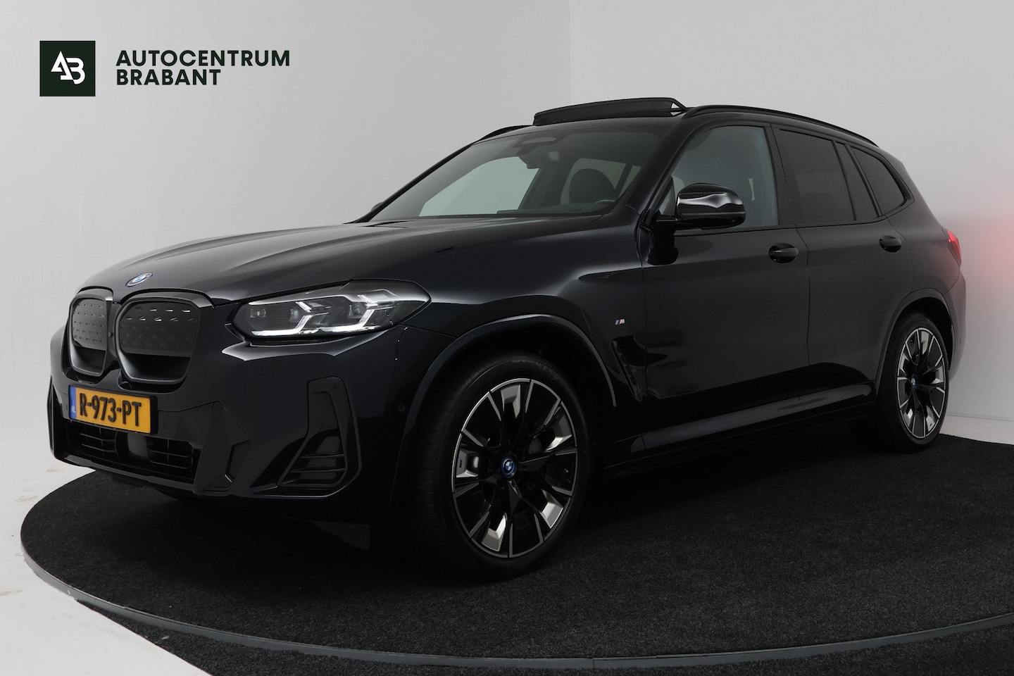 BMW Ix3 High Executive 80 kWh (PANORAMADAK, TREKHAAK, H&K AUDIO, CRUISE ADAPTIEF, CAMERA, STOELVERWARMING, SFEERVERLICHTING) 2022 - voorkant