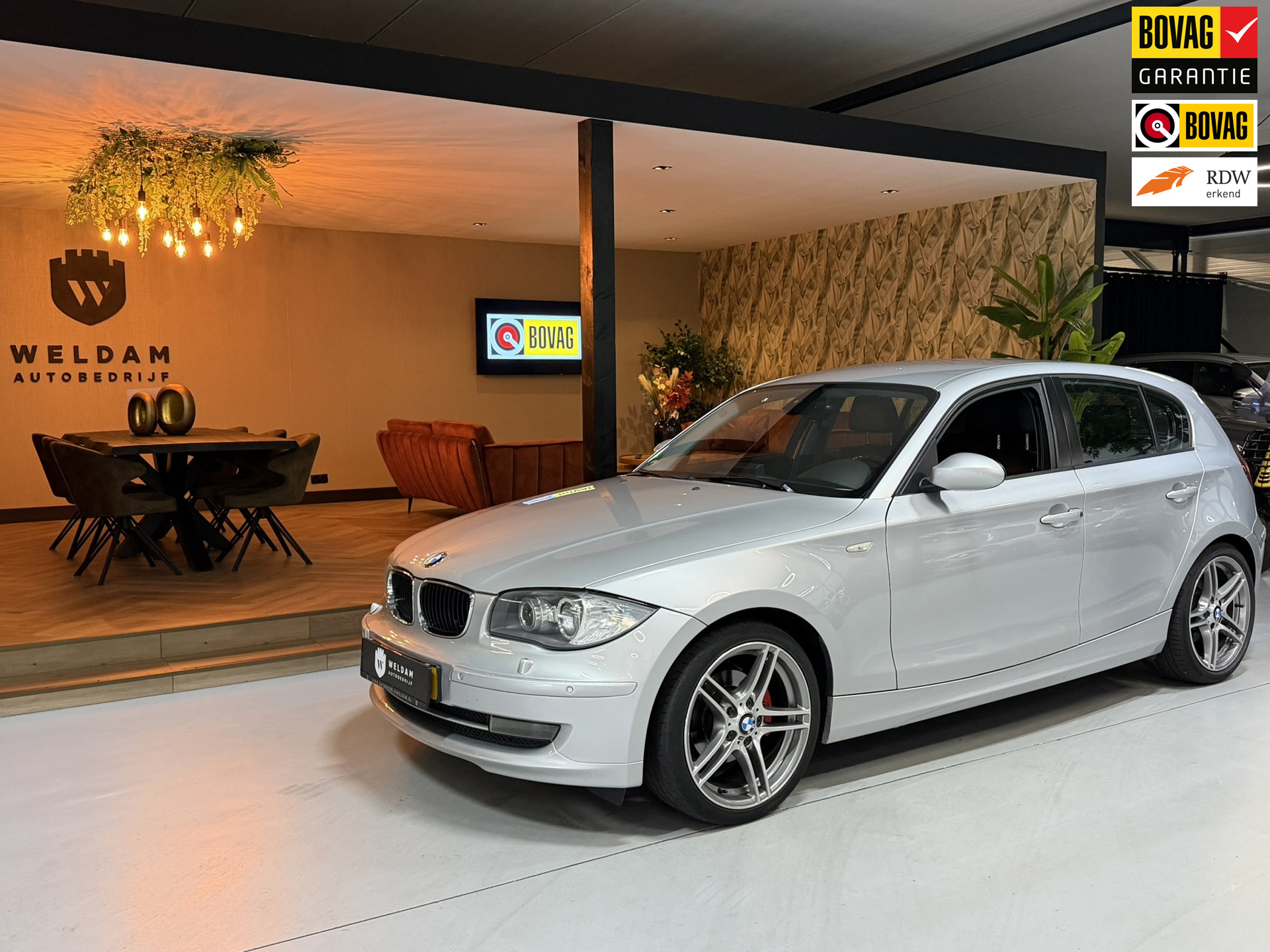 BMW 1er Reihe 118i Automaat|Leder|Xenon|18'' Sportvelgen|Trekhaak|Cruise|Clima|PDC|Rijklaar 2007 - voorkant