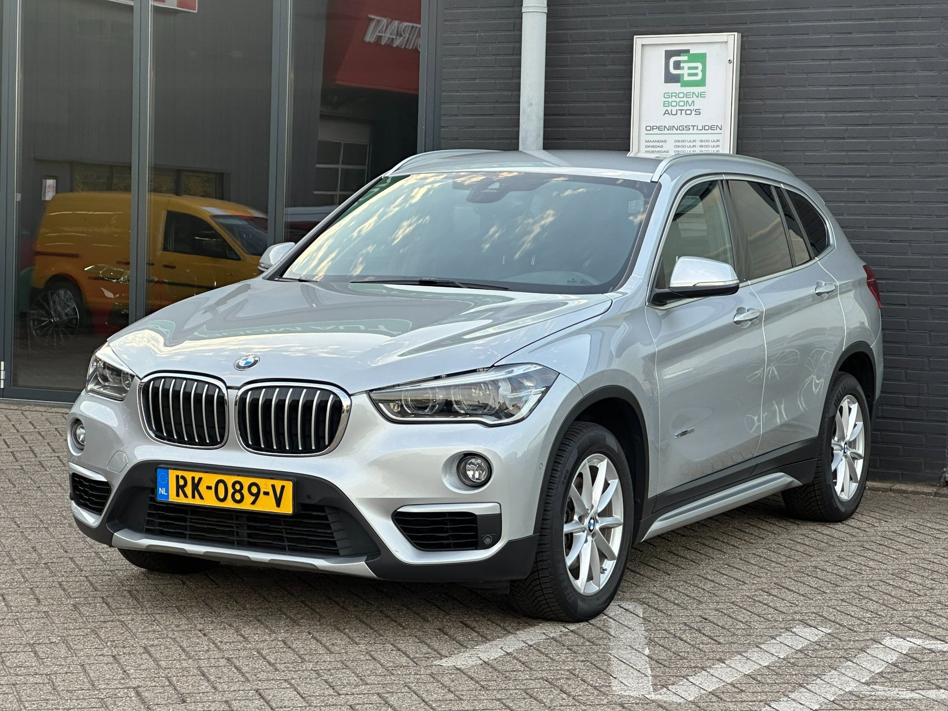 BMW X1 Sdrive18i SDrive18i High Executive/2de EG/NAVI/CAMERA/TREKHAAK/NL AUTO NAP!! 2017 - voorkant