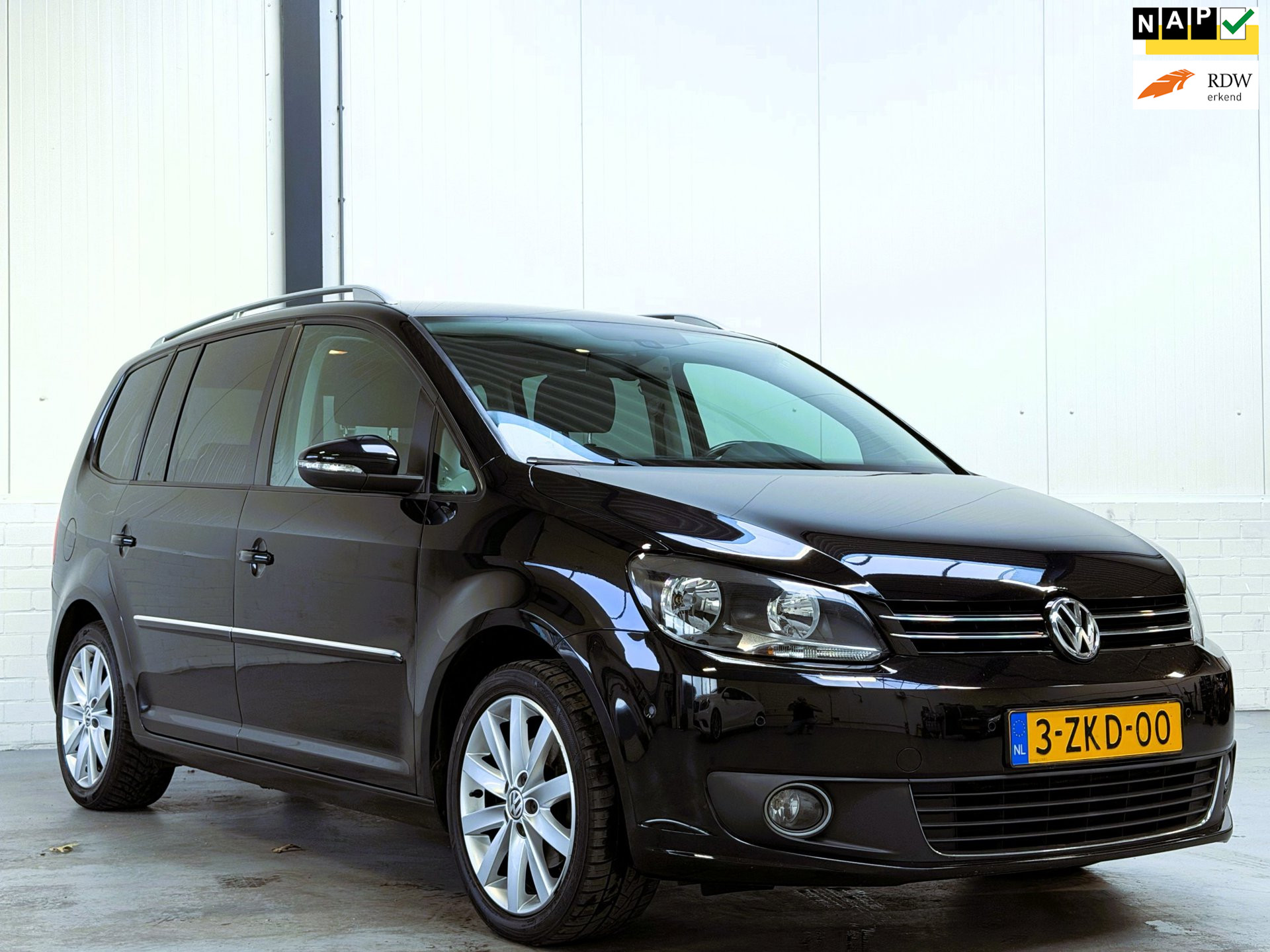 Volkswagen Touran 1.2 TSI Highline BlueMotion 7p.|Carplay|Trekhaak|P.D.C. 2015 - voorkant