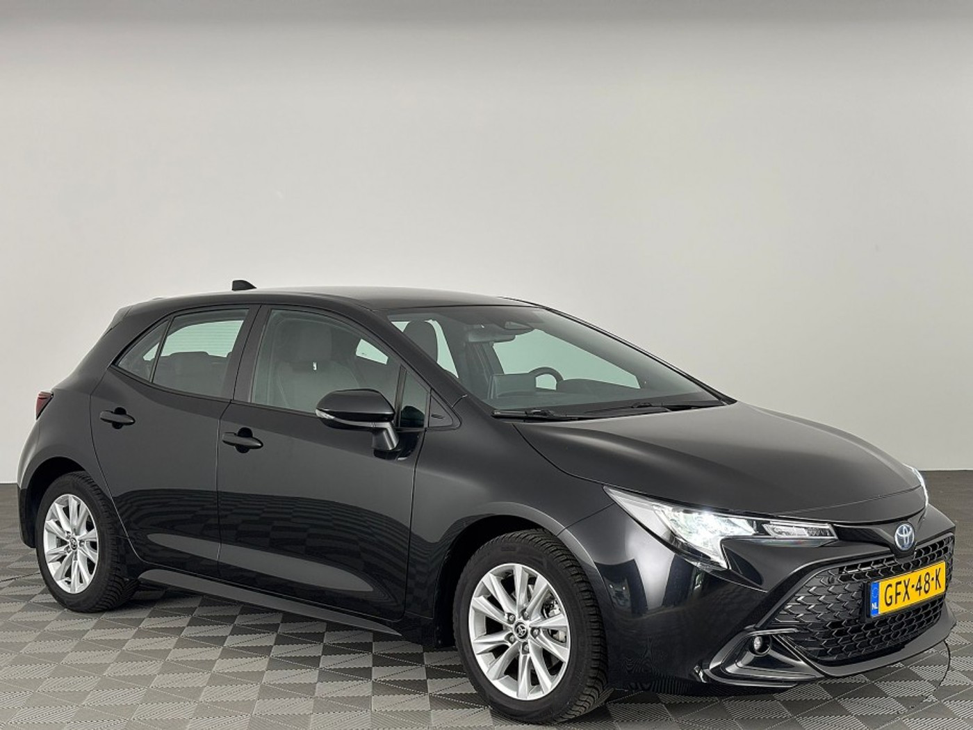 Toyota Toyota Corolla Hybrid 140 Active | NAVI | ECC ✅ 1e Eigenaar 2024 - voorkant