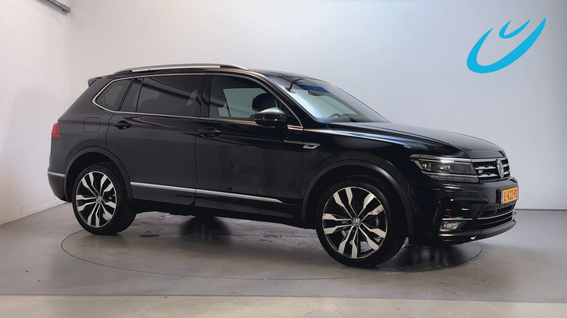 Volkswagen Tiguan 1.5 TSI 150pk DSG Highline Business R-Line 7p. Stoelverwarming Navigatie Camera Trekhaak 2021 - voorkant