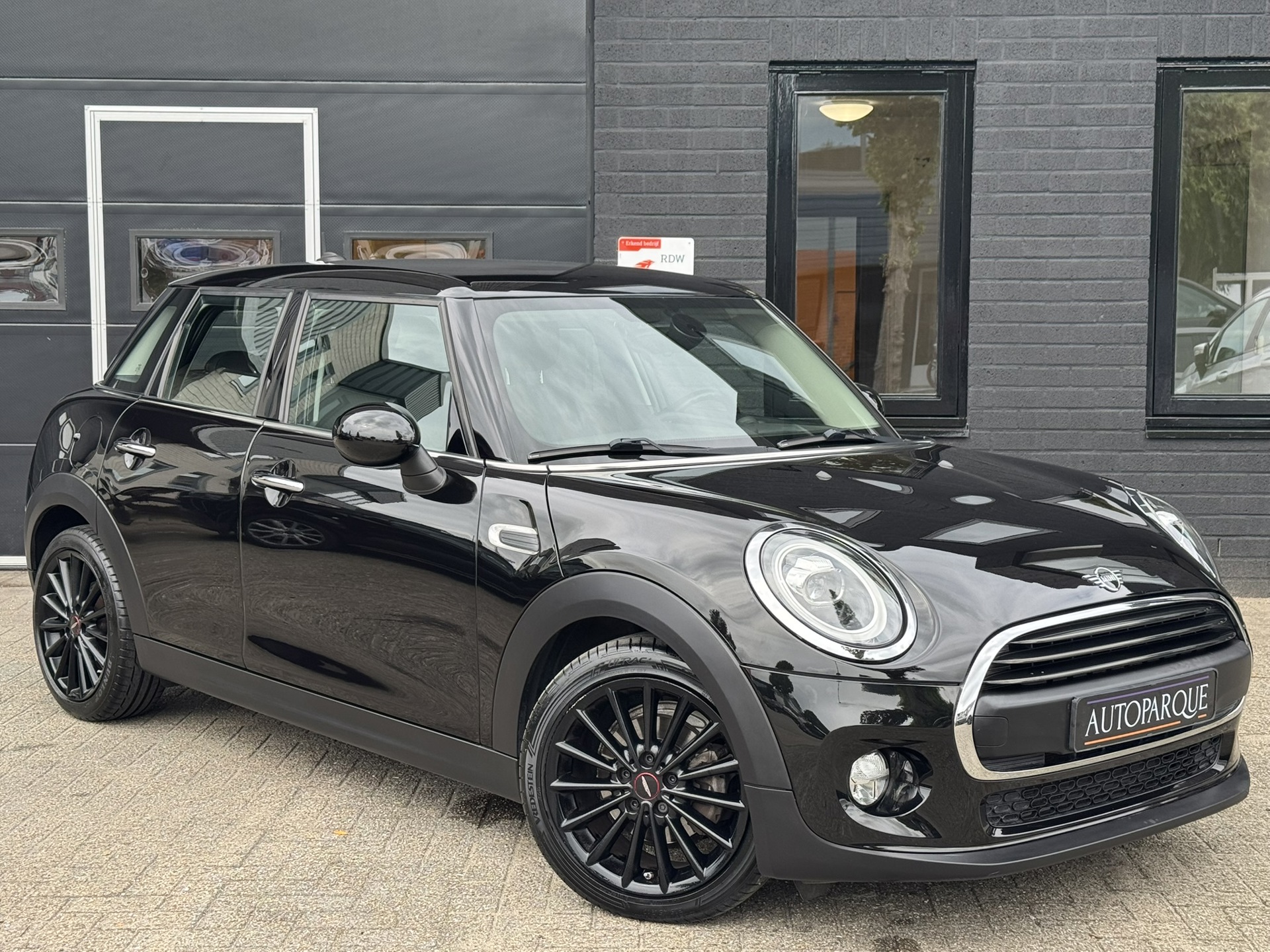 Foto van Mini One