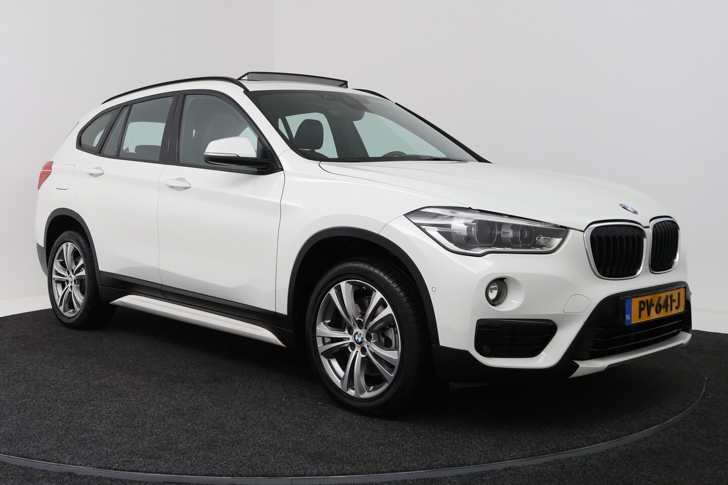 Foto van BMW X1 Sdrive20i