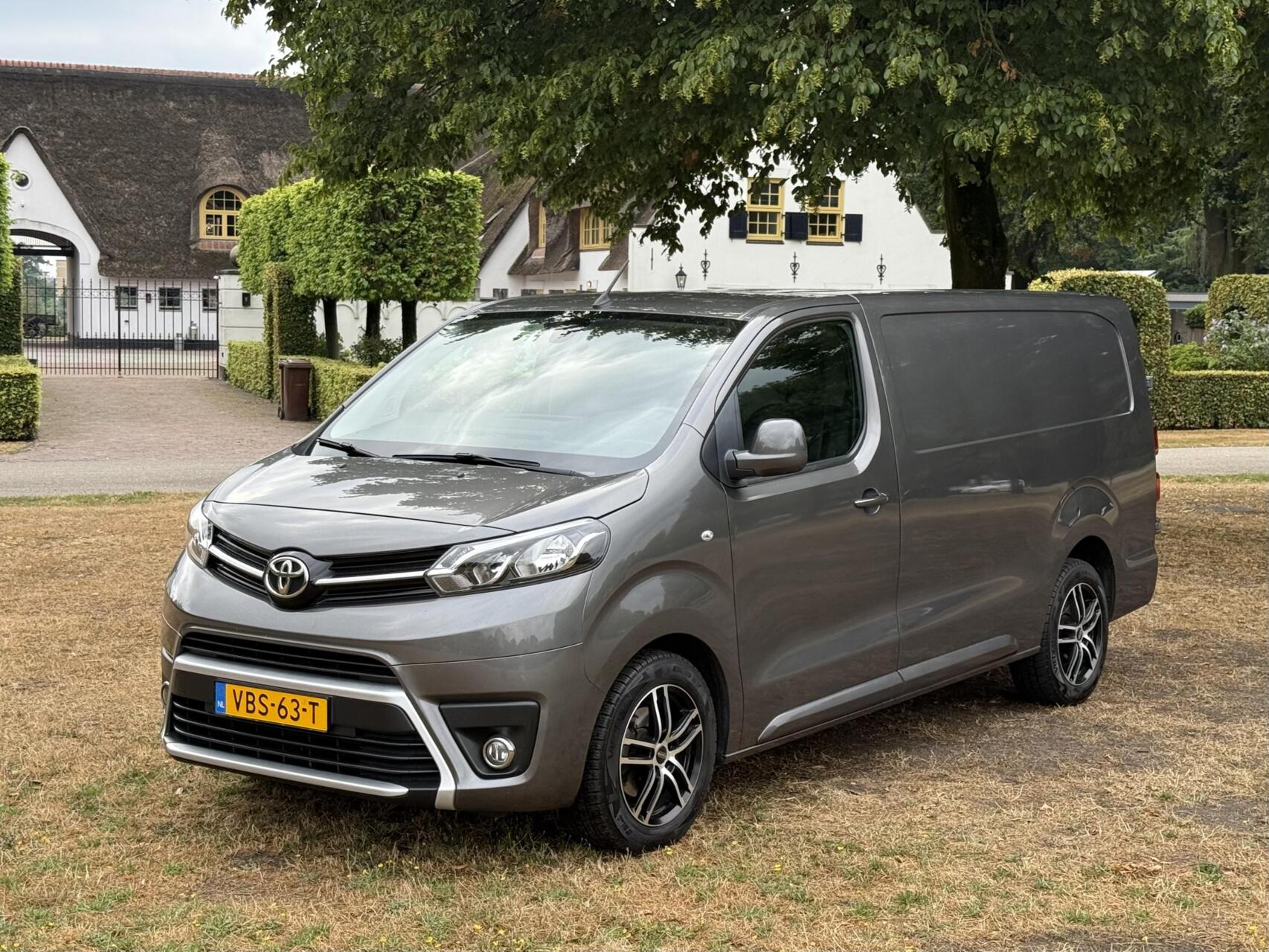 Toyota Proace 2.0 D-4D Professional Long 2019 - voorkant