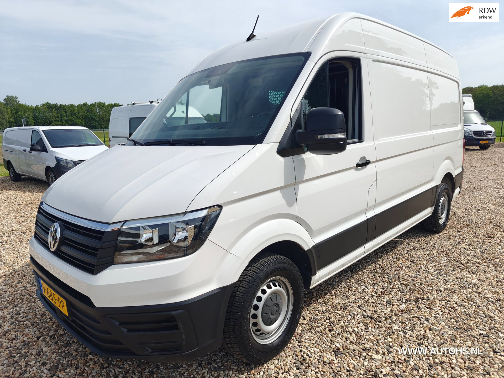 Volkswagen Crafter 35 2.0 TDI L3H3 EL Highline , Apk 8-2027 , Euro 6 , 1e Eig. 3000 KG trekkracht , Lage km , cruise , camera. 2018 - voorkant