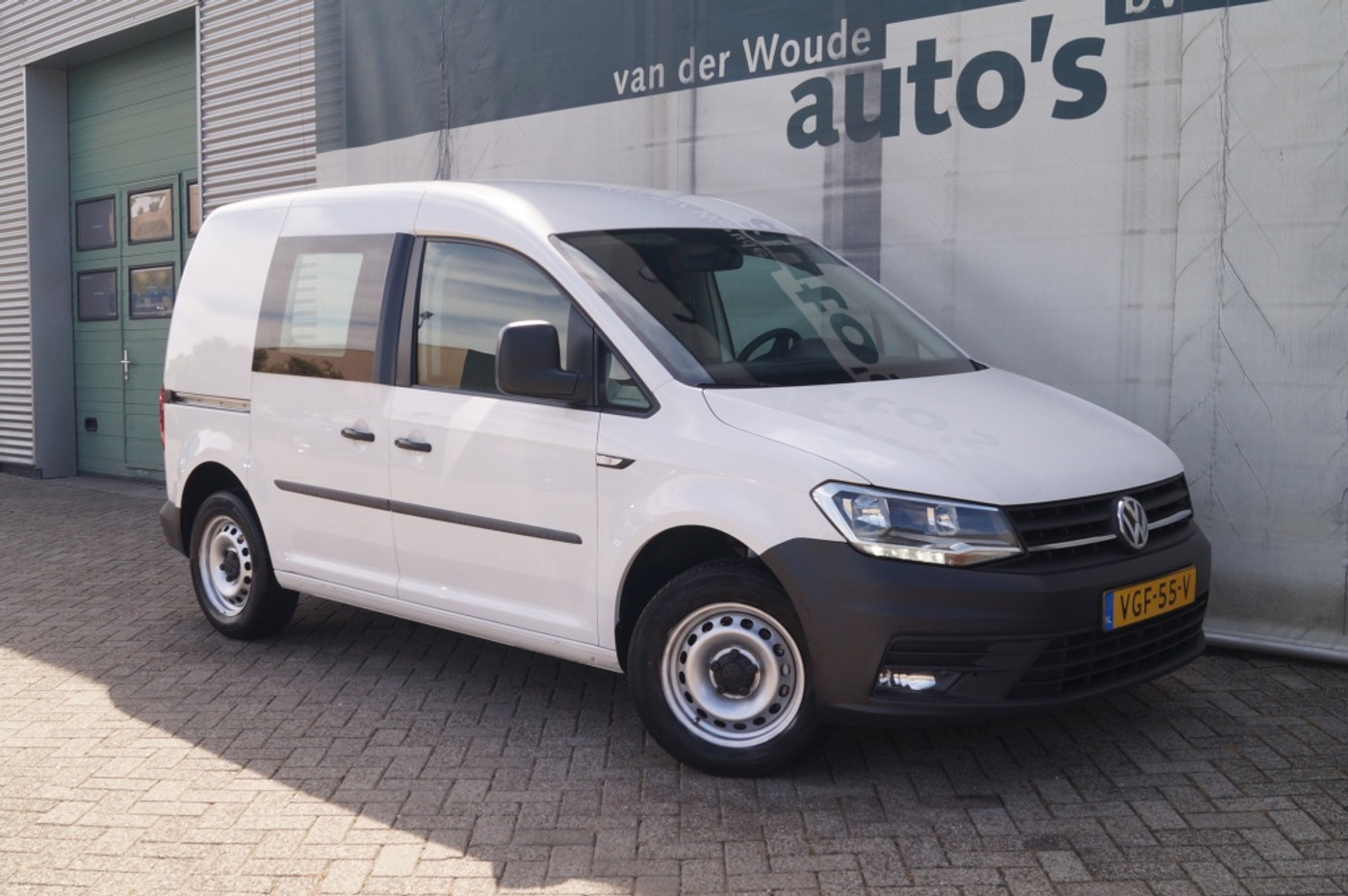 Foto van Volkswagen Caddy Modified Partition Wall