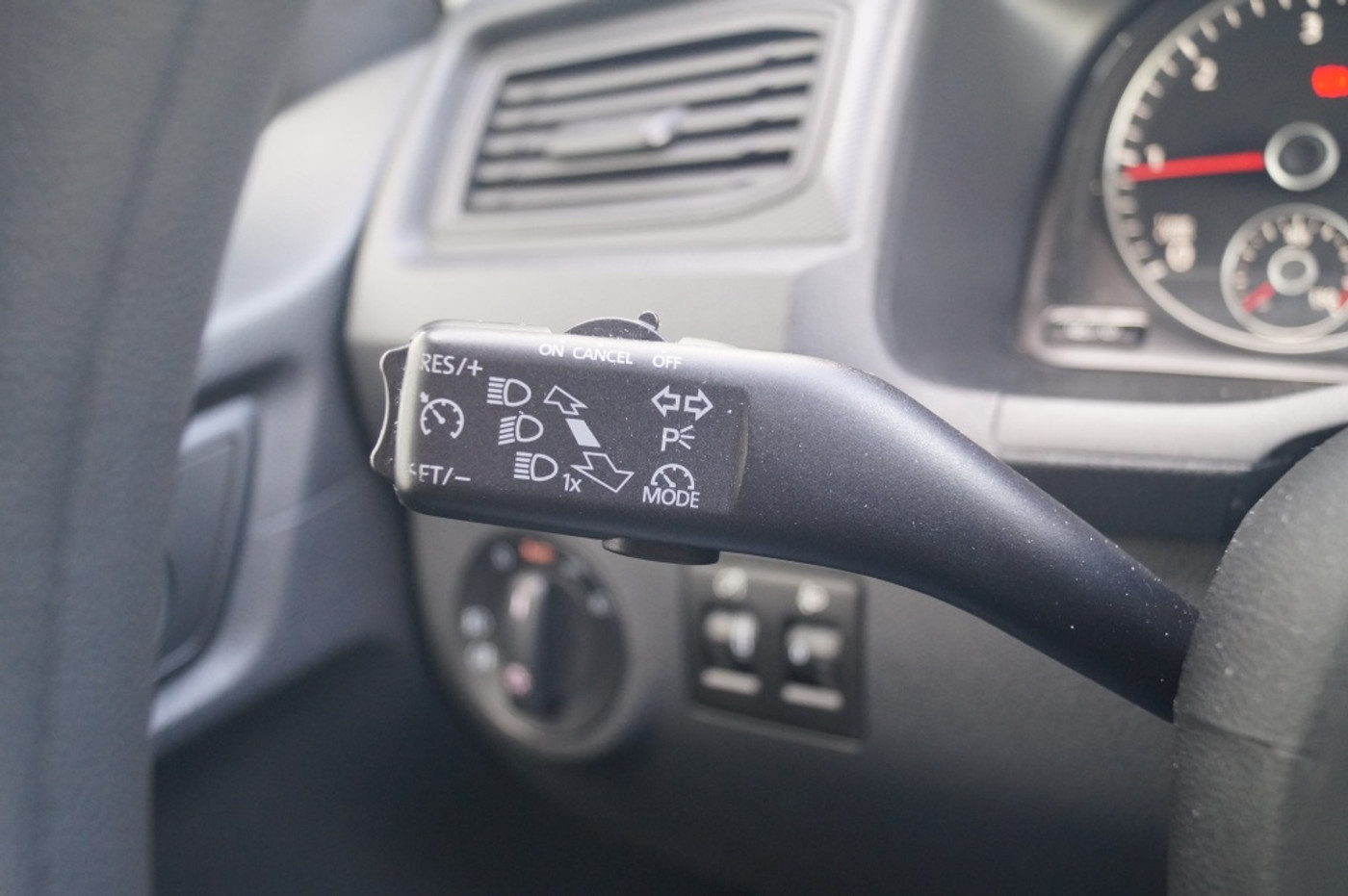 Foto van Volkswagen Caddy Modified Partition Wall