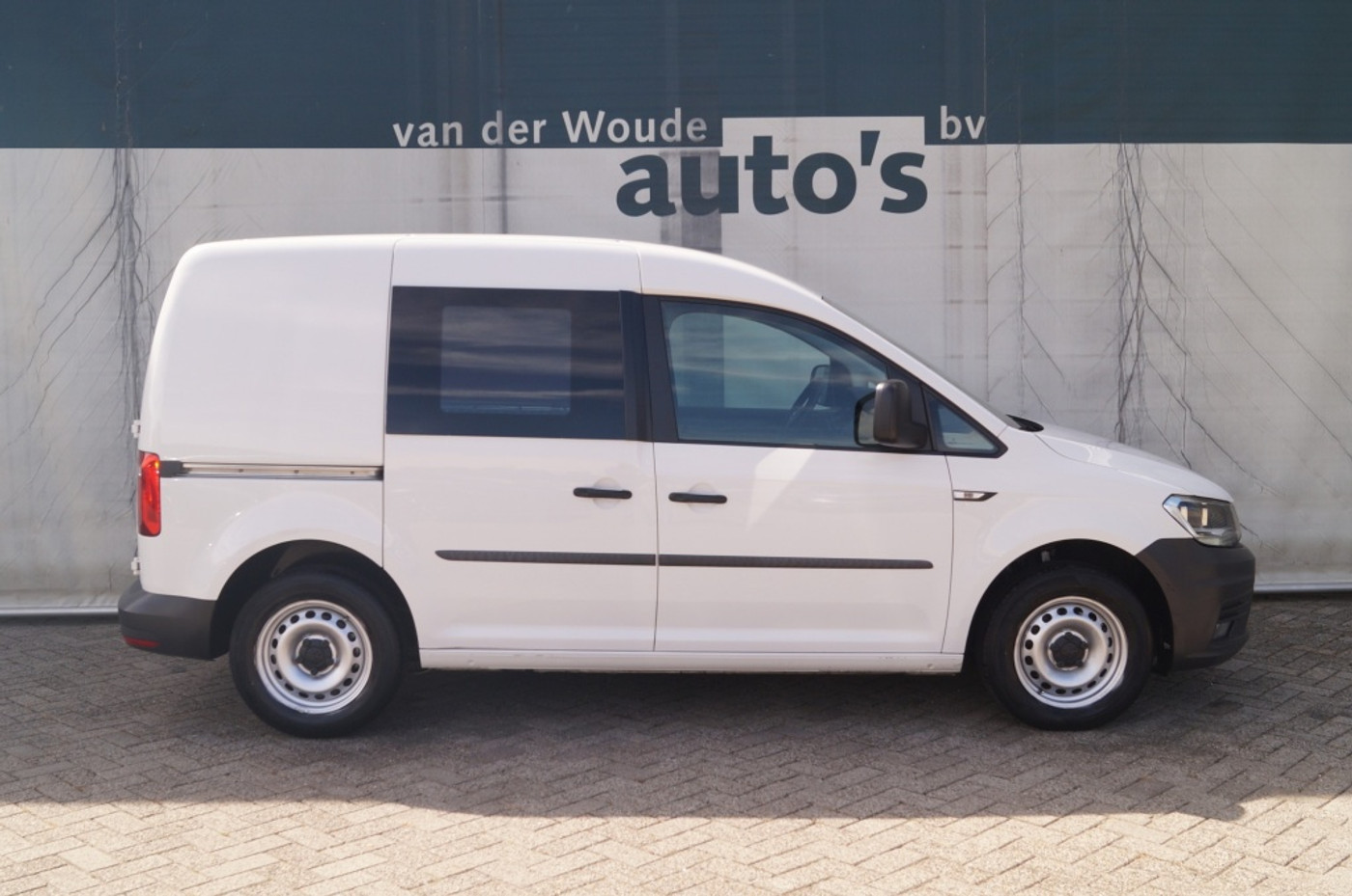 Foto van Volkswagen Caddy Modified Partition Wall