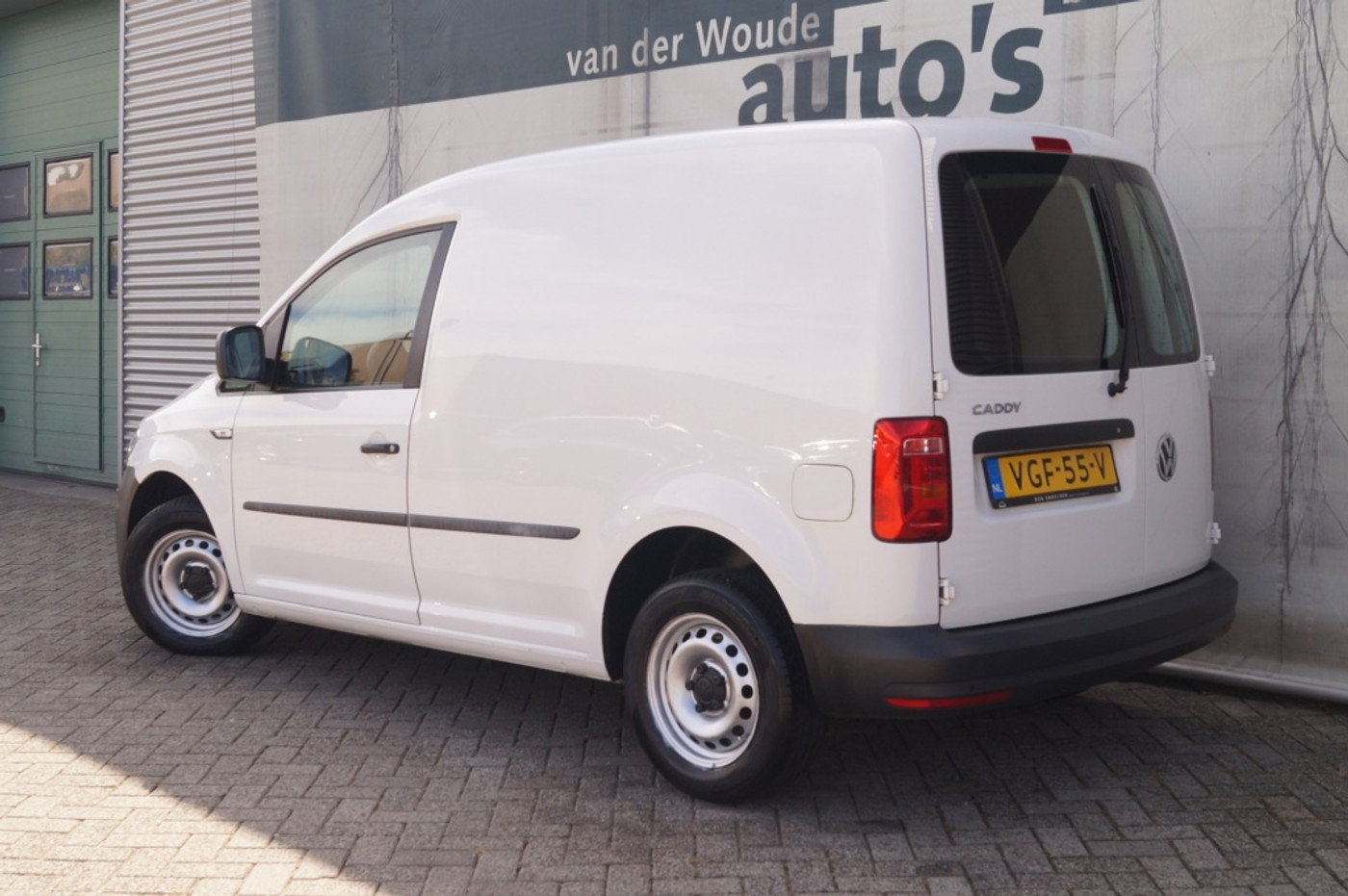 Foto van Volkswagen Caddy Modified Partition Wall