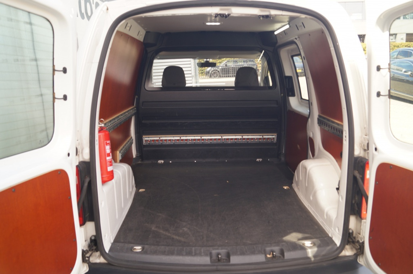 Foto van Volkswagen Caddy Modified Partition Wall