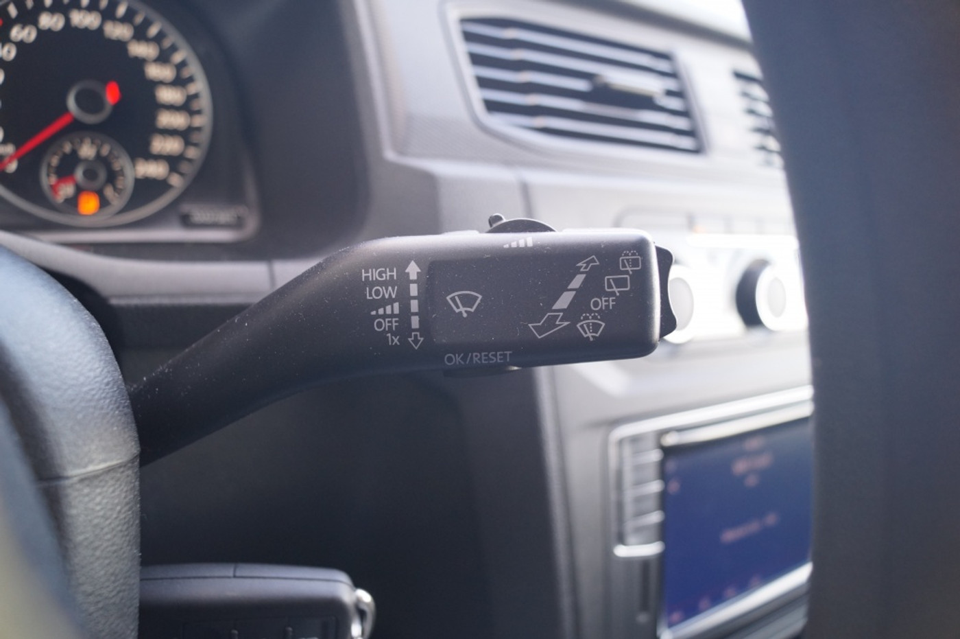 Foto van Volkswagen Caddy Modified Partition Wall