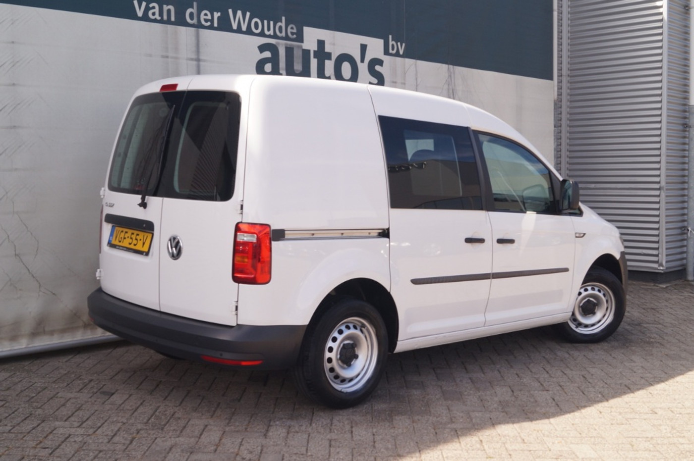Foto van Volkswagen Caddy Modified Partition Wall