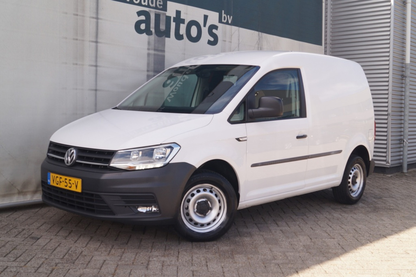 Foto van Volkswagen Caddy Modified Partition Wall