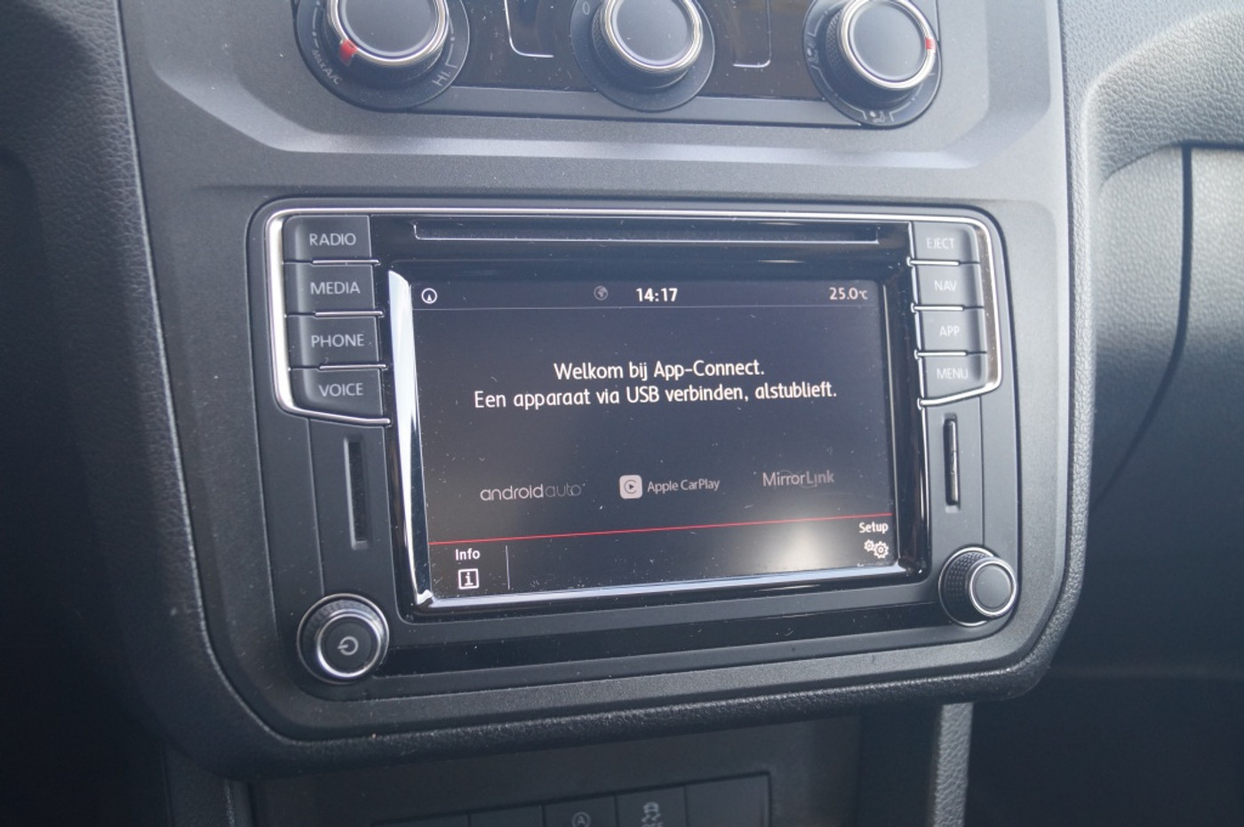 Foto van Volkswagen Caddy Modified Partition Wall