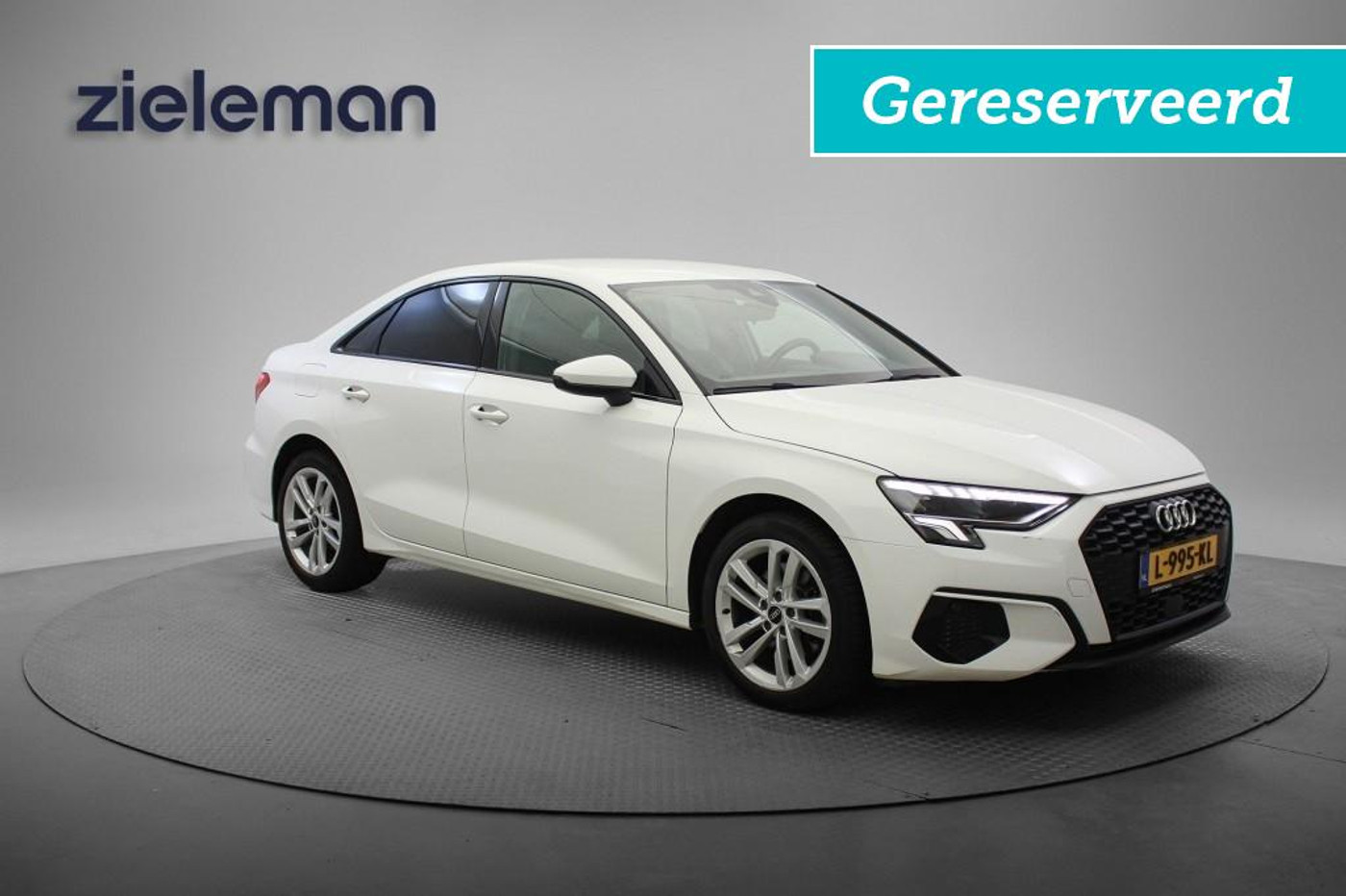 Audi A3 Limousine Limousine 30 TFSI Business edition Automaat - Digitaal Cockpit, Carplay, Clima 2021 - voorkant