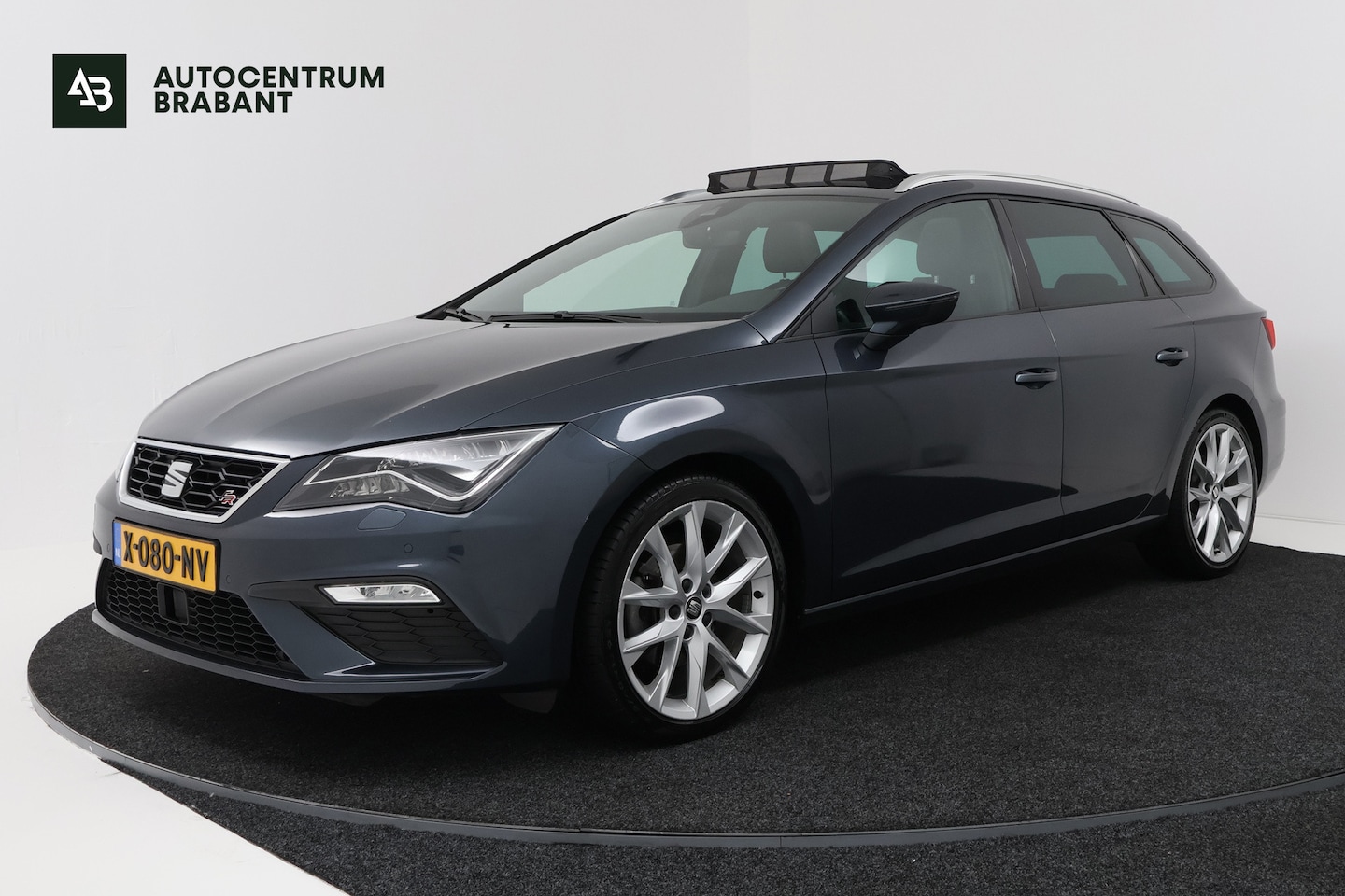 Seat Leon ST 1.5 TSI FR Business Intense (PANORAMADAK, CAMERA, STOELVERWARMING, CARPLAY, CRUISE CONTROL ADAPTIEF, SENSOREN) 2019 - voorkant
