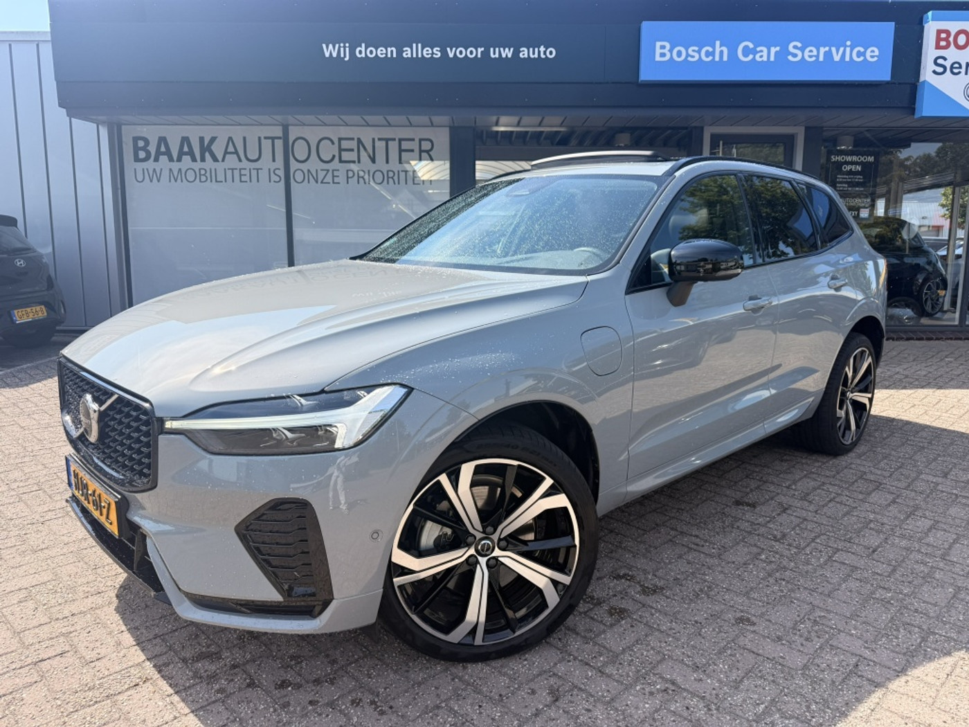 Volvo Xc60 2.0 T6 AWD + Dark | Pano | trekhaak | 360 2025 - voorkant