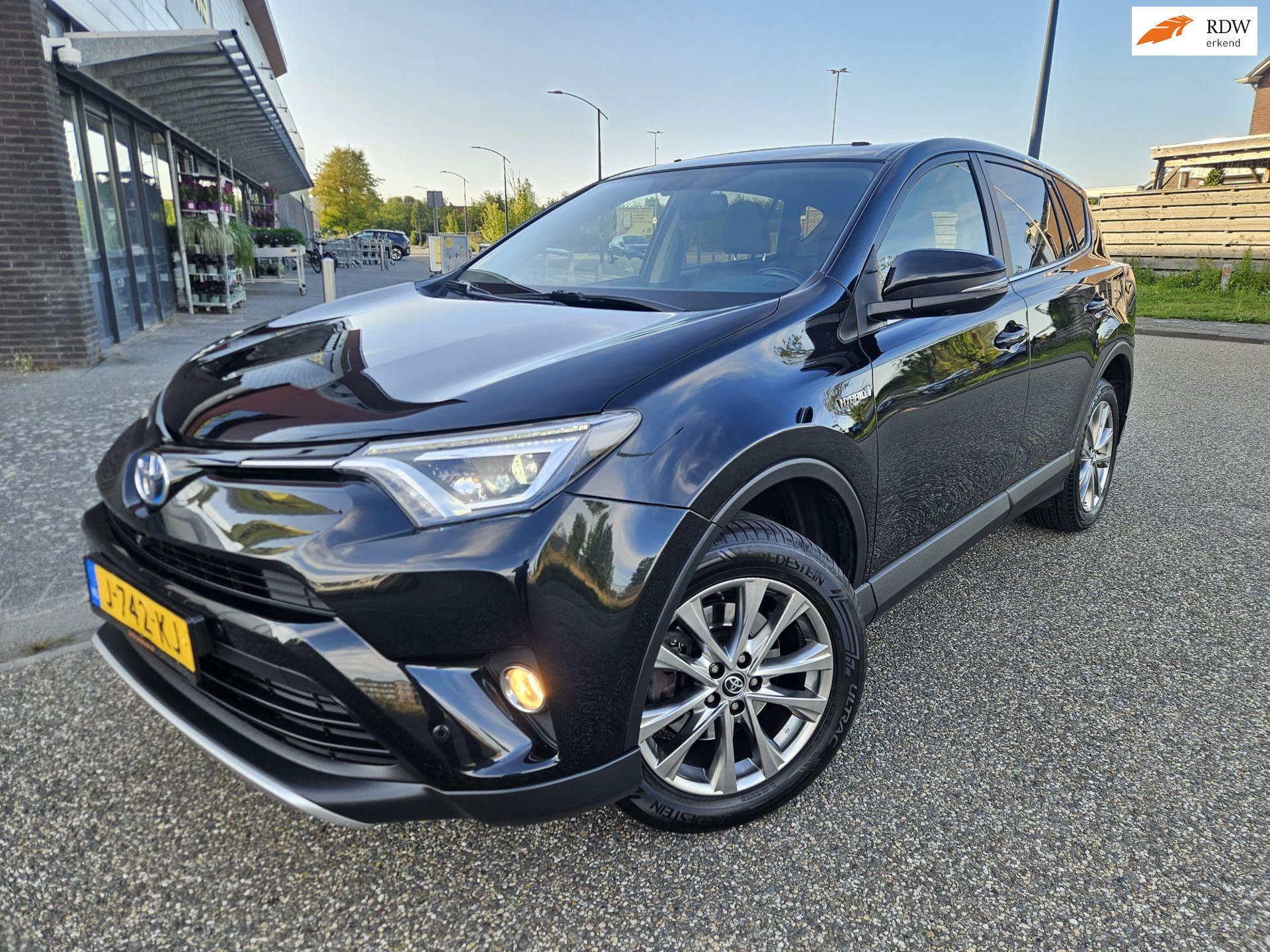 Toyota Toyota Rav4 2.5 Hybrid AWD Executive Business GARANTIE 2016 - voorkant