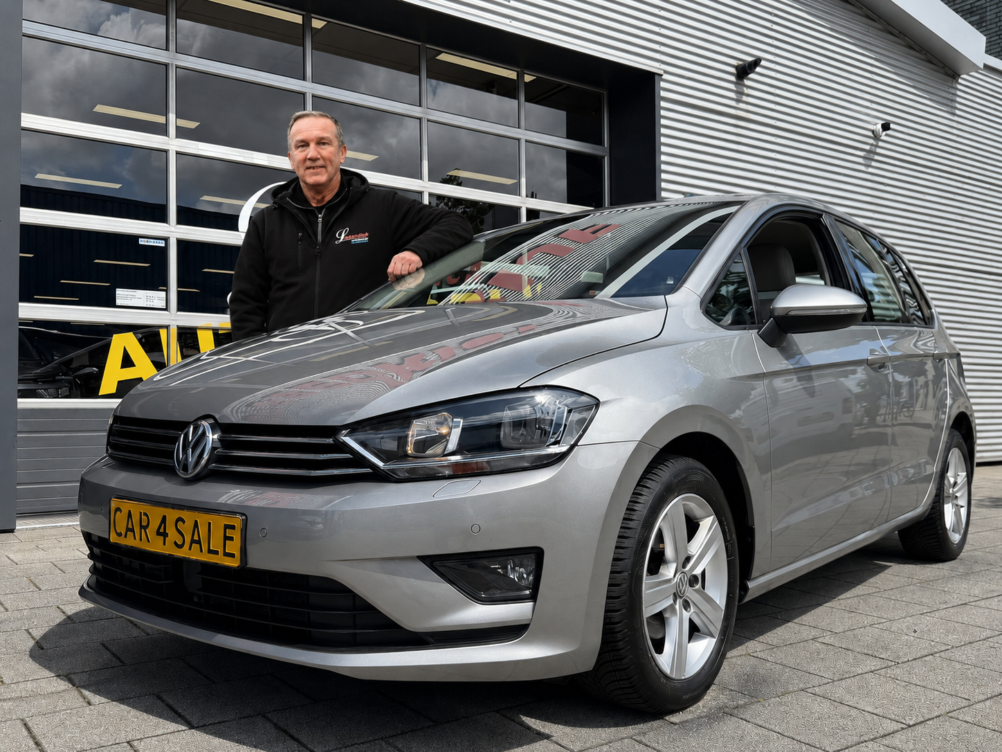 Volkswagen Golf Sportsvan 1.2 TSI Sound BlueMotion Navigatie / Apple CarPlay I Airco I PDC I Sport velgen I Dealer onderhouden 2017 - voorkant