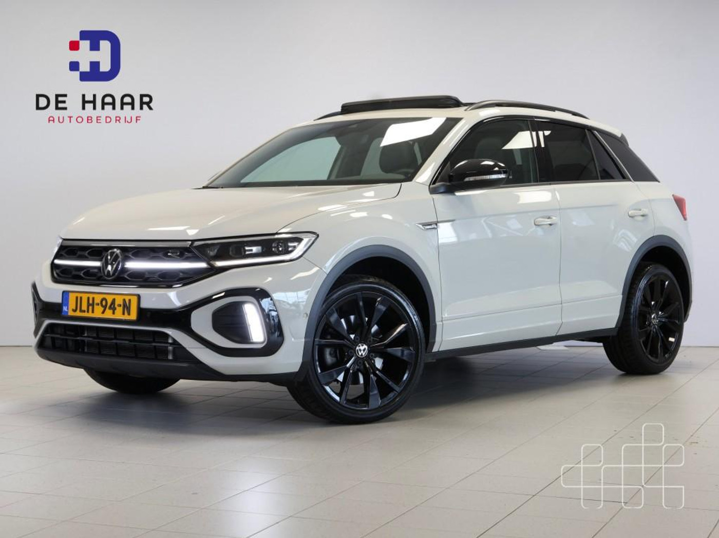 Volkswagen T-roc 1.5 TSI R-Line Black Edition - Schuif/kanteldak - Trekhaak - 19 Inch 2025 - voorkant