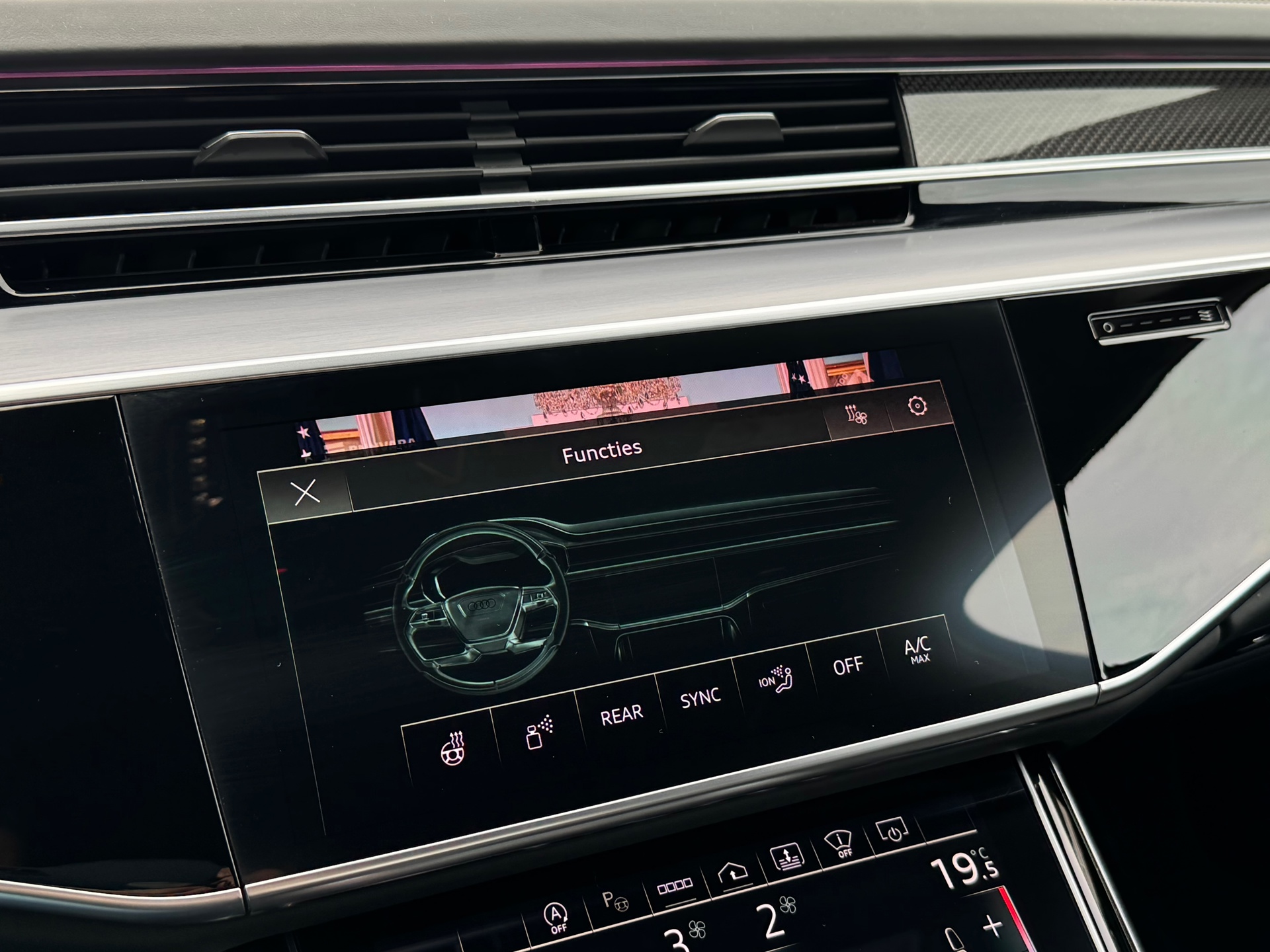 Foto van Audi S8