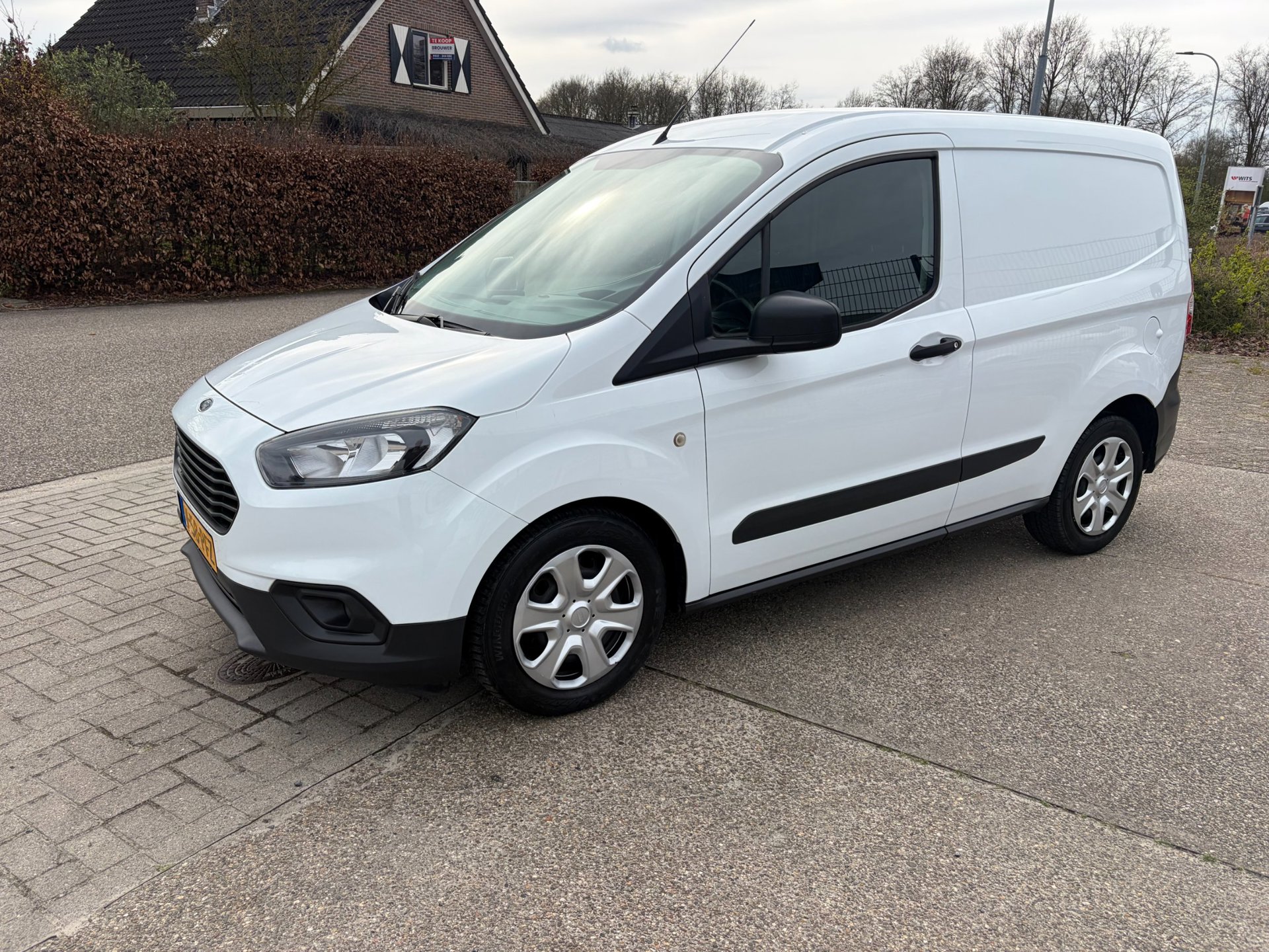 Ford Transit Courier 1.0 Trend EcoBoost S&S lage wegenbelasting BTW EN BPM VRIJ 2018 - voorkant