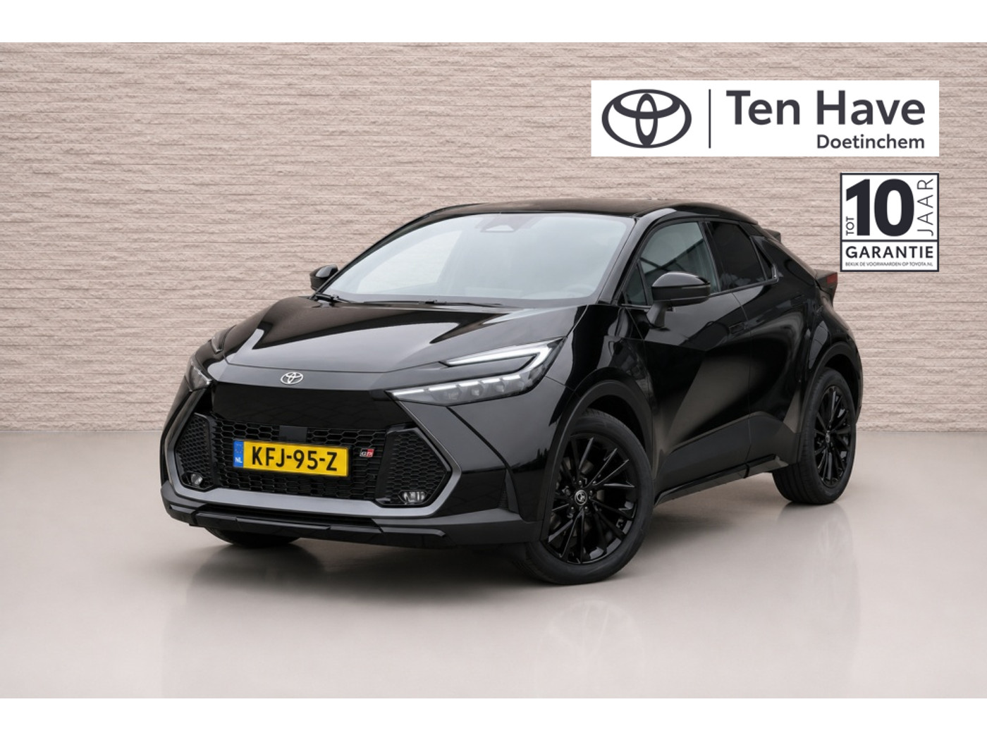 Toyota Toyota C-hr 2.0 PHEV 220 Black Edition Automaat | Apple Carplay / Android au 2026 - voorkant