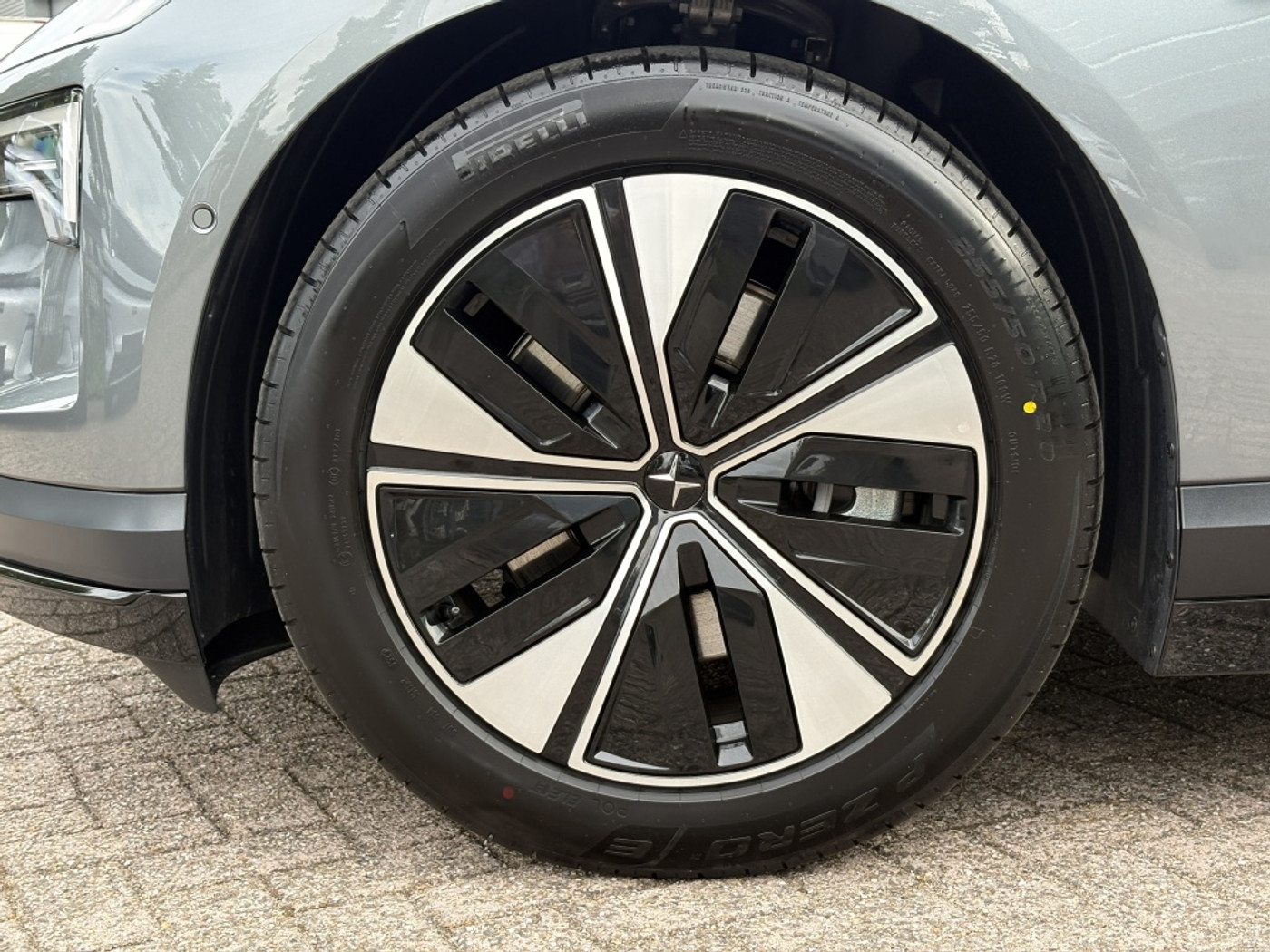 Foto van Polestar Polestar 4