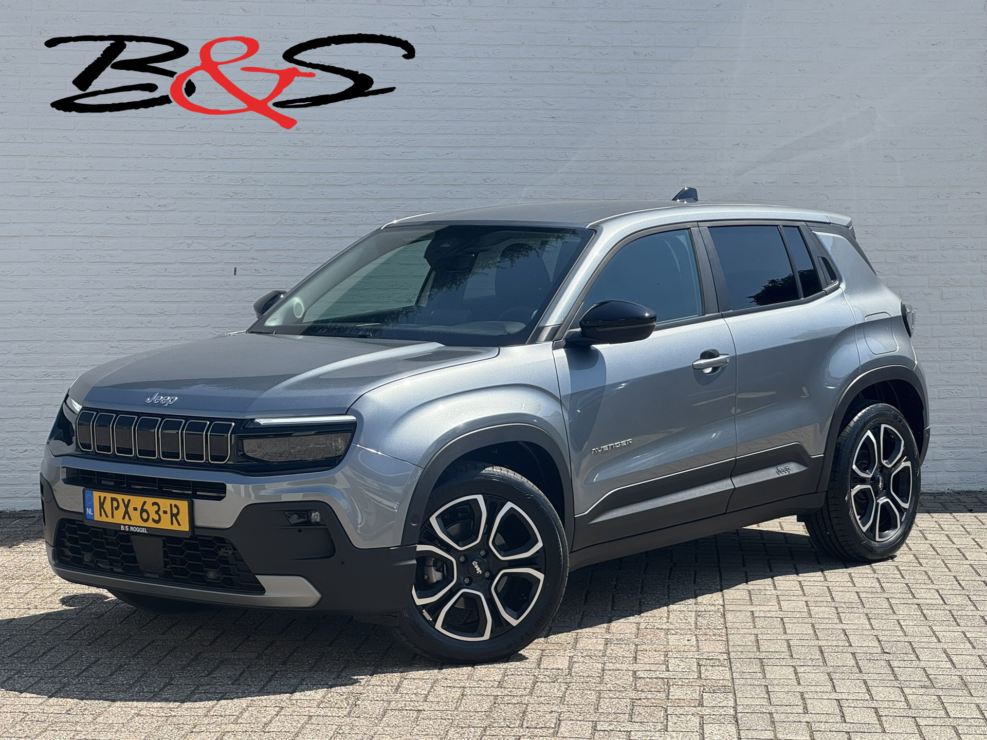 Jeep Avenger Summit 54 kWh Clima Camera Carplay PDC voor en achter Half Leder 2025 - voorkant